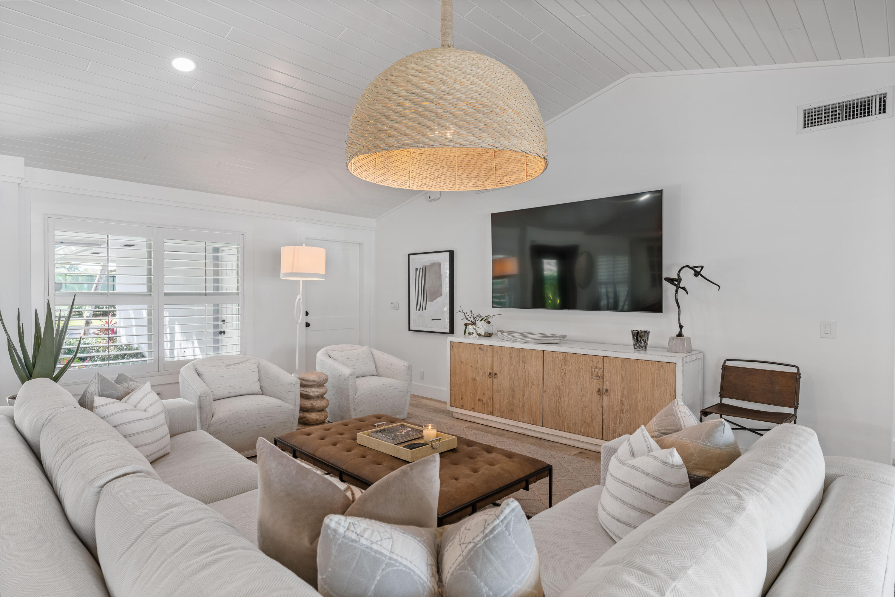 COUNTRY CLUB POINT - Residential