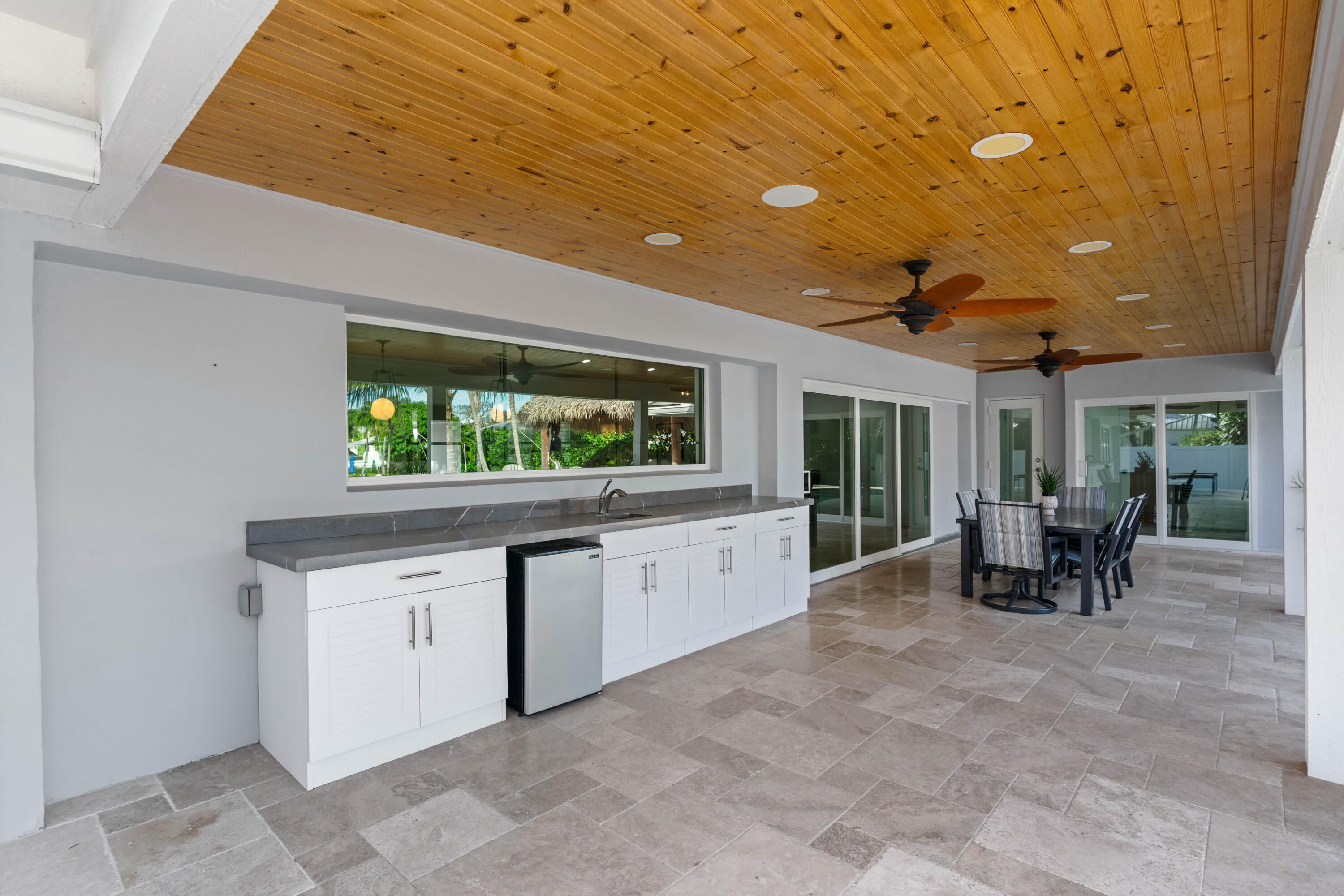 COUNTRY CLUB POINT - Residential