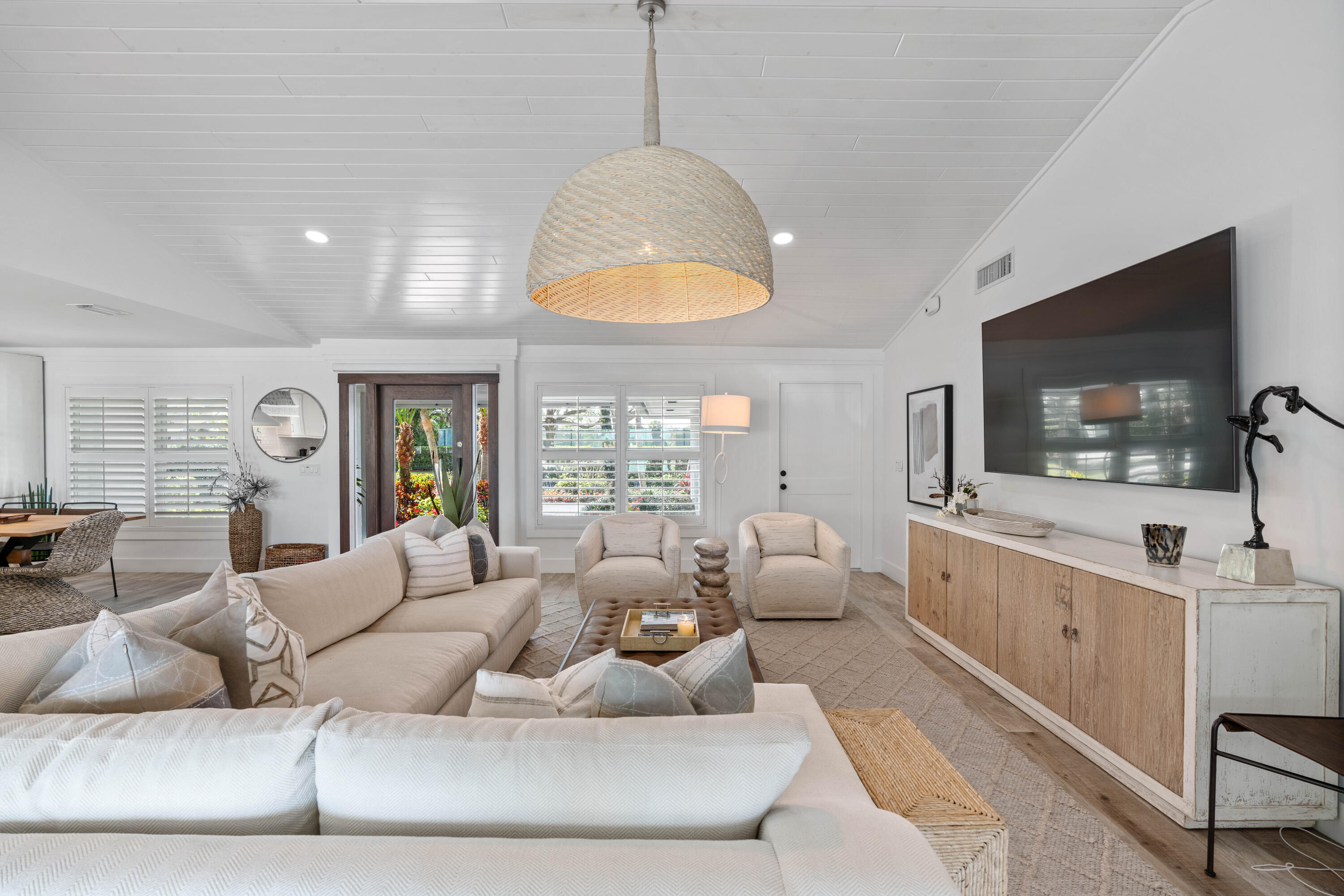 COUNTRY CLUB POINT - Residential