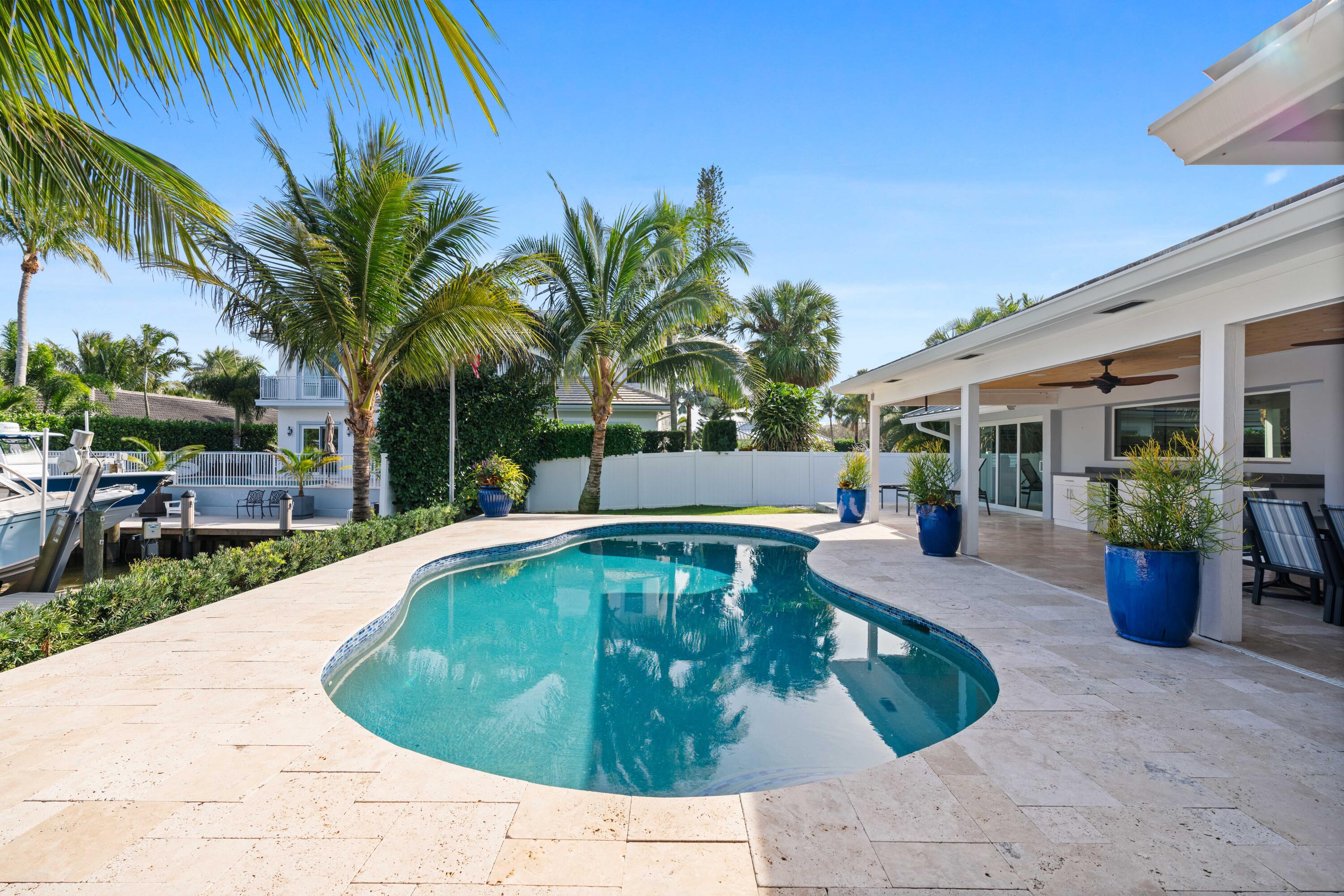 COUNTRY CLUB POINT - Residential