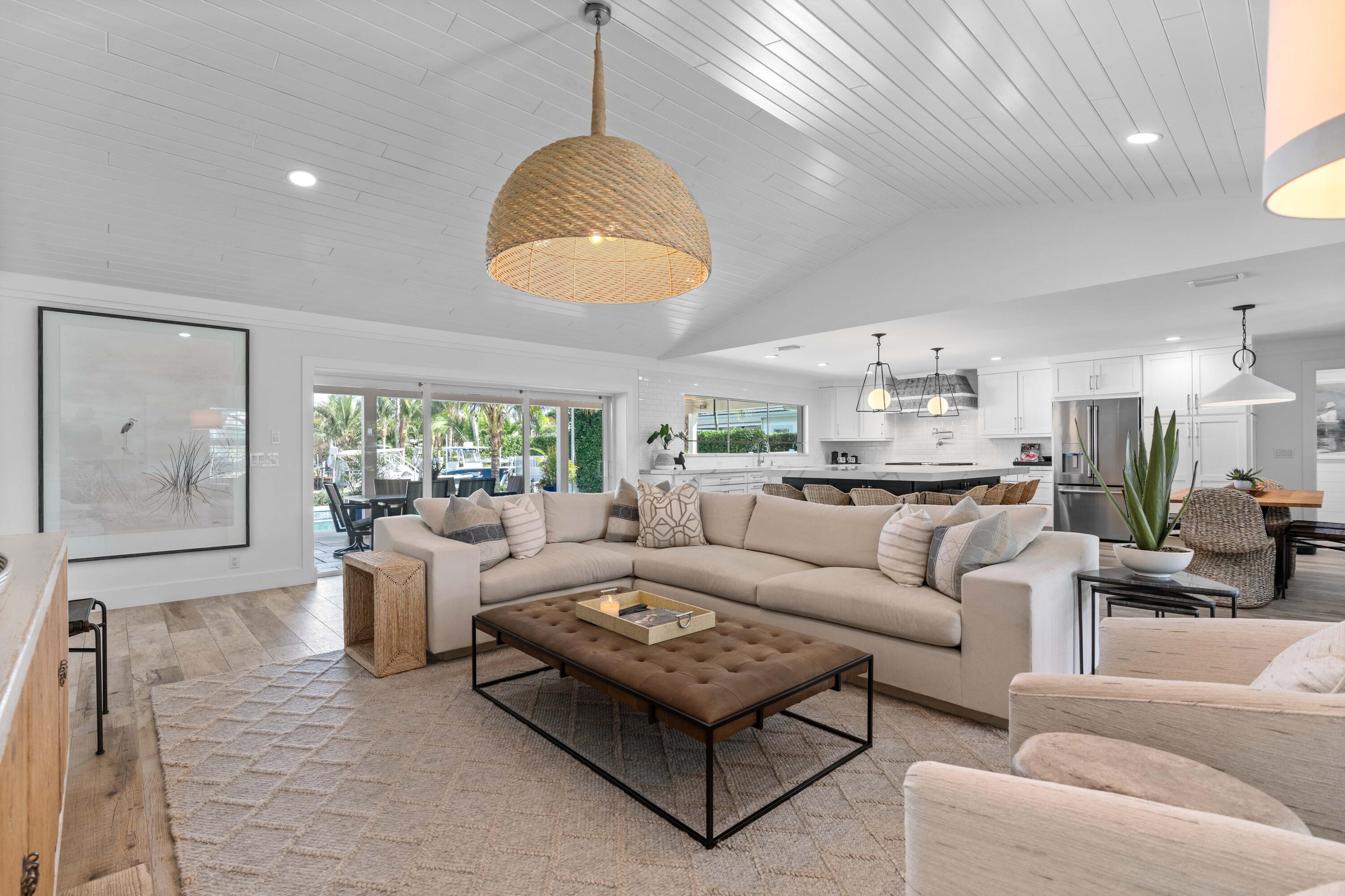 COUNTRY CLUB POINT - Residential