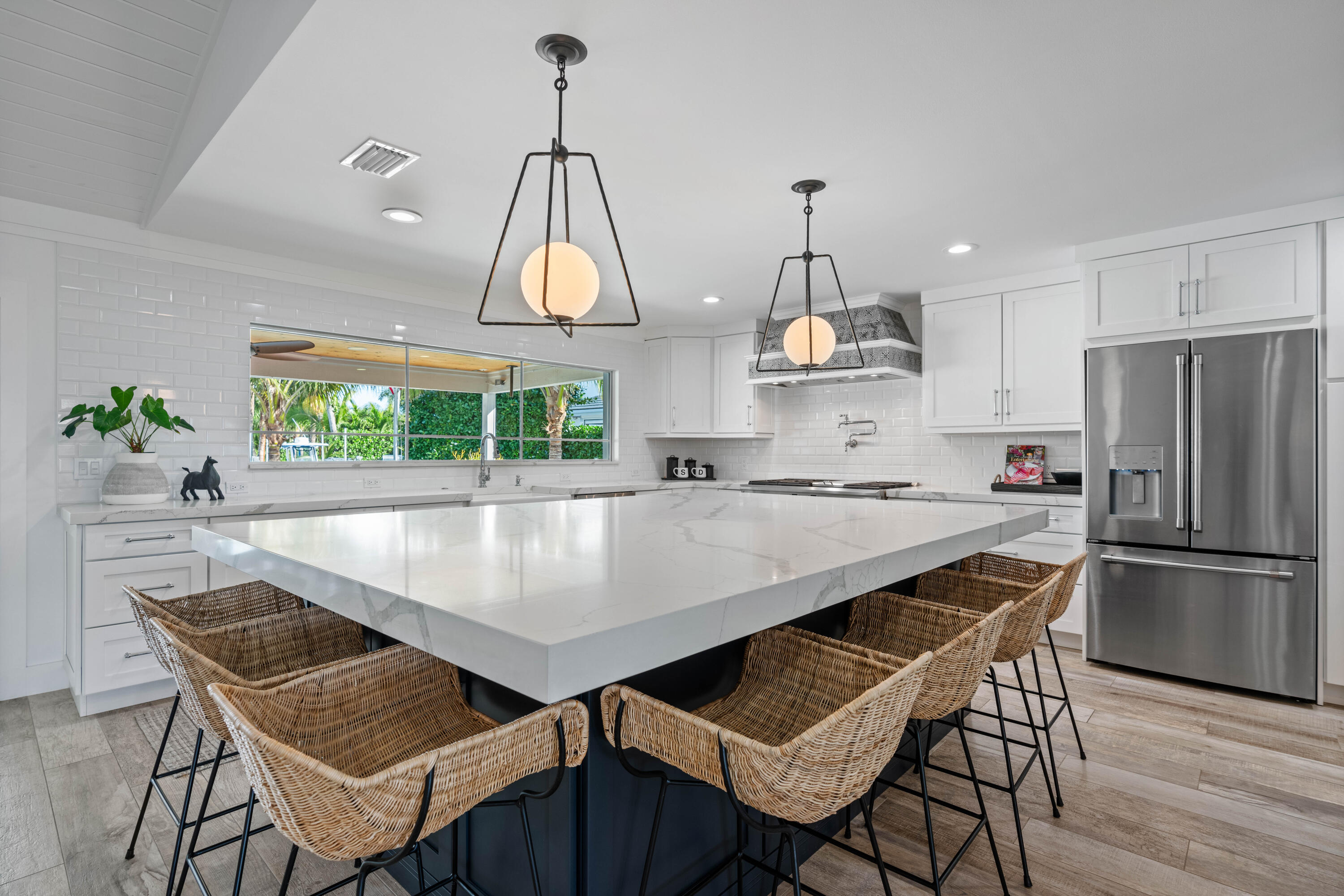 COUNTRY CLUB POINT - Residential