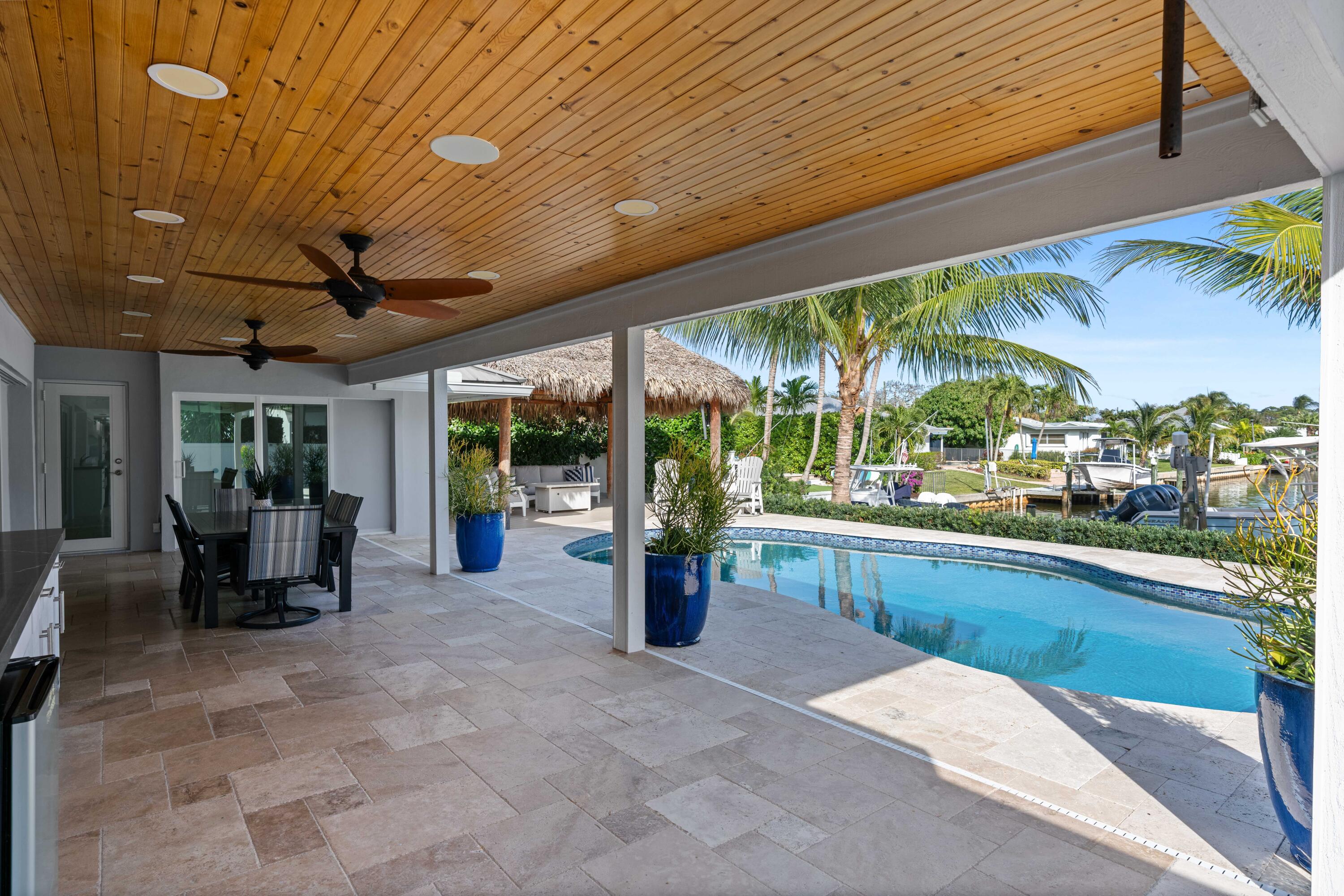 COUNTRY CLUB POINT - Residential