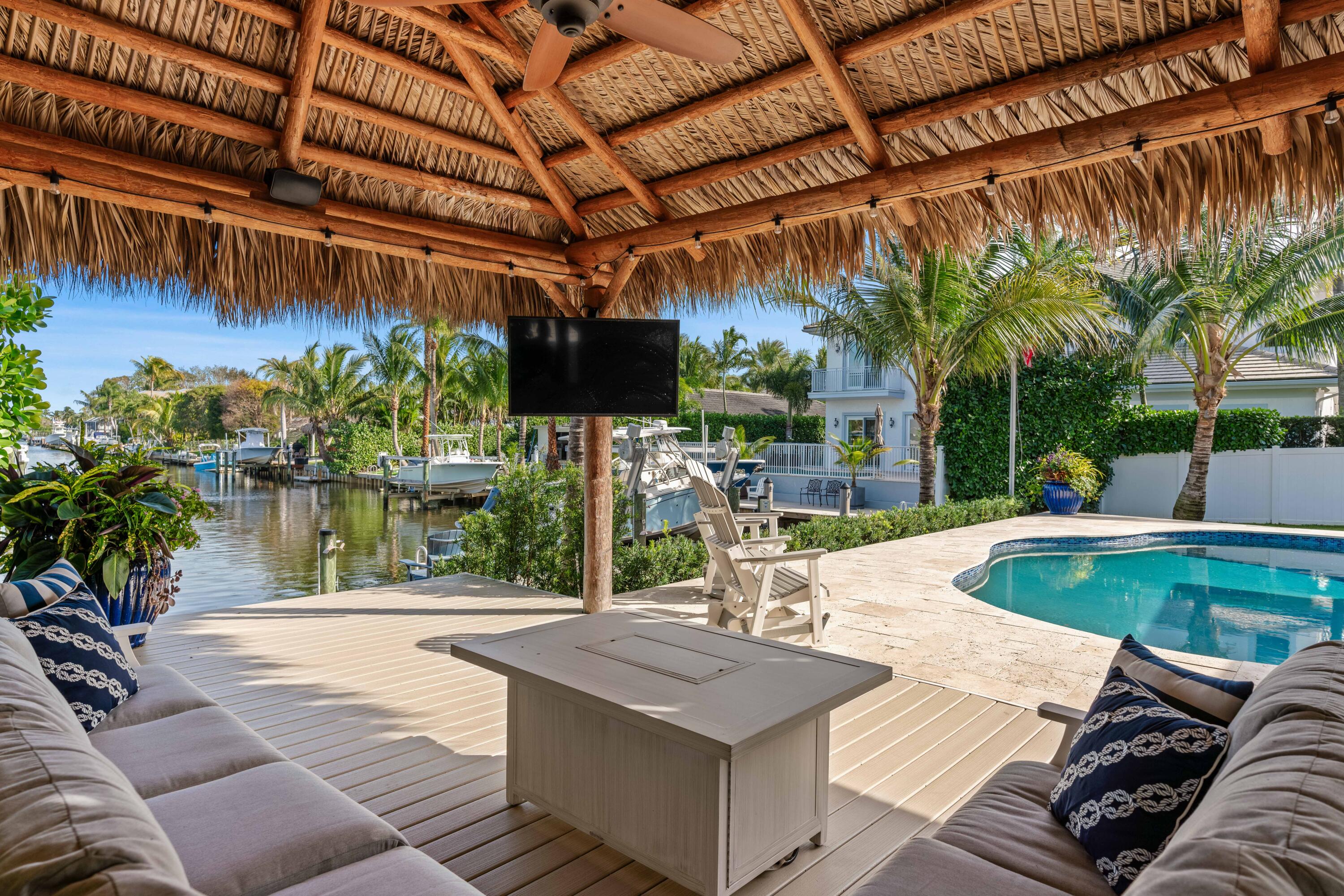 COUNTRY CLUB POINT - Residential