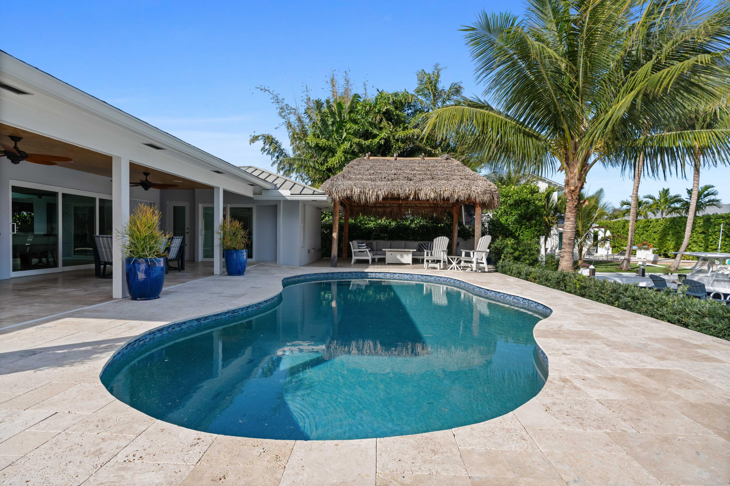 COUNTRY CLUB POINT - Residential