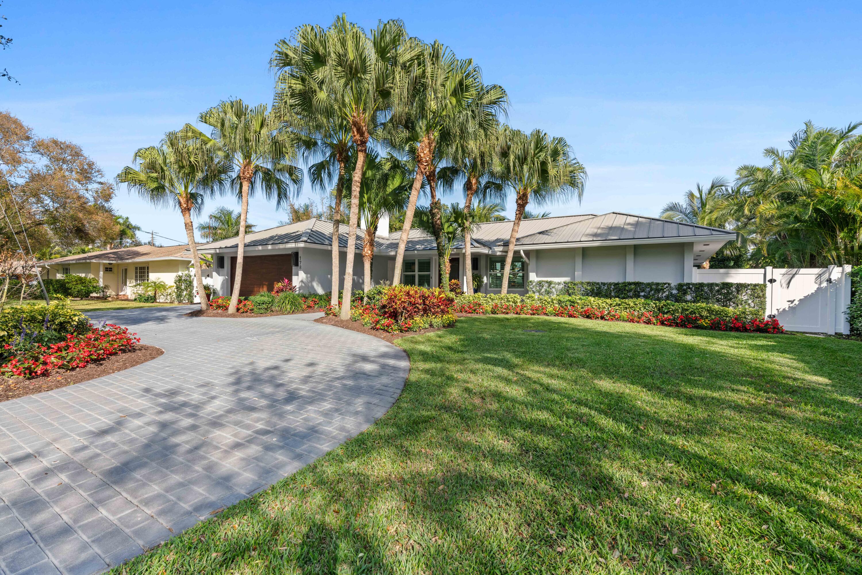 COUNTRY CLUB POINT - Residential