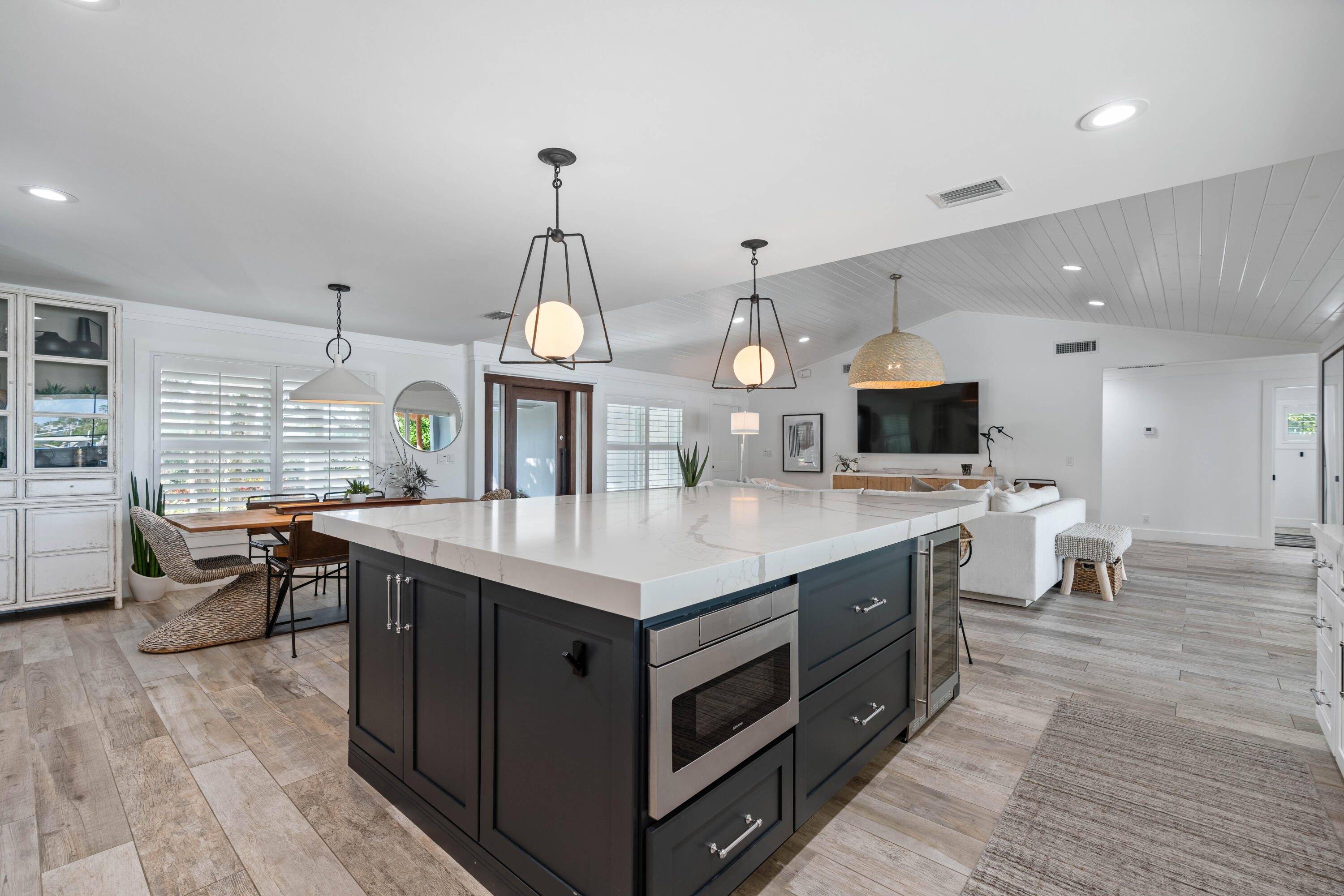 COUNTRY CLUB POINT - Residential