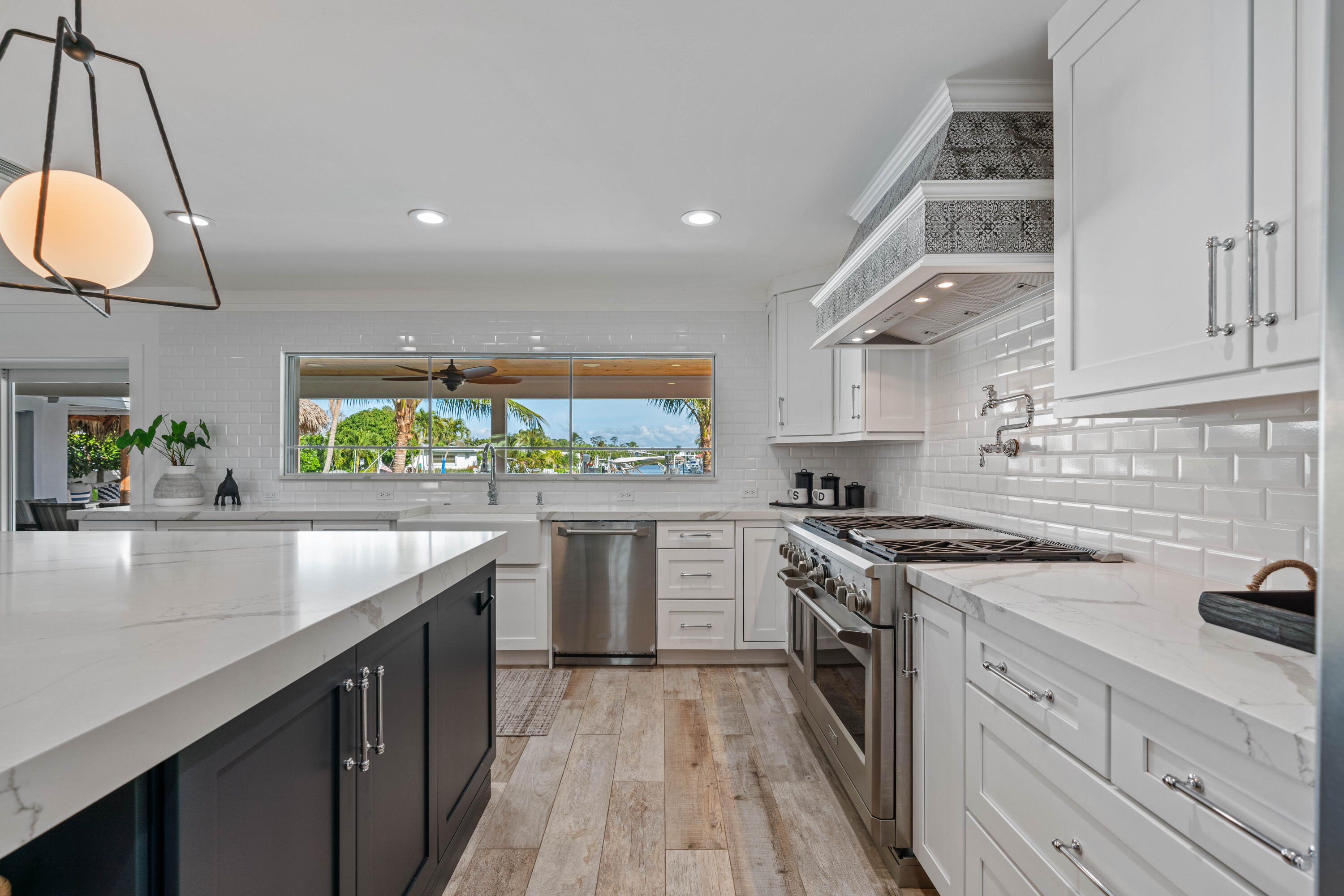 COUNTRY CLUB POINT - Residential