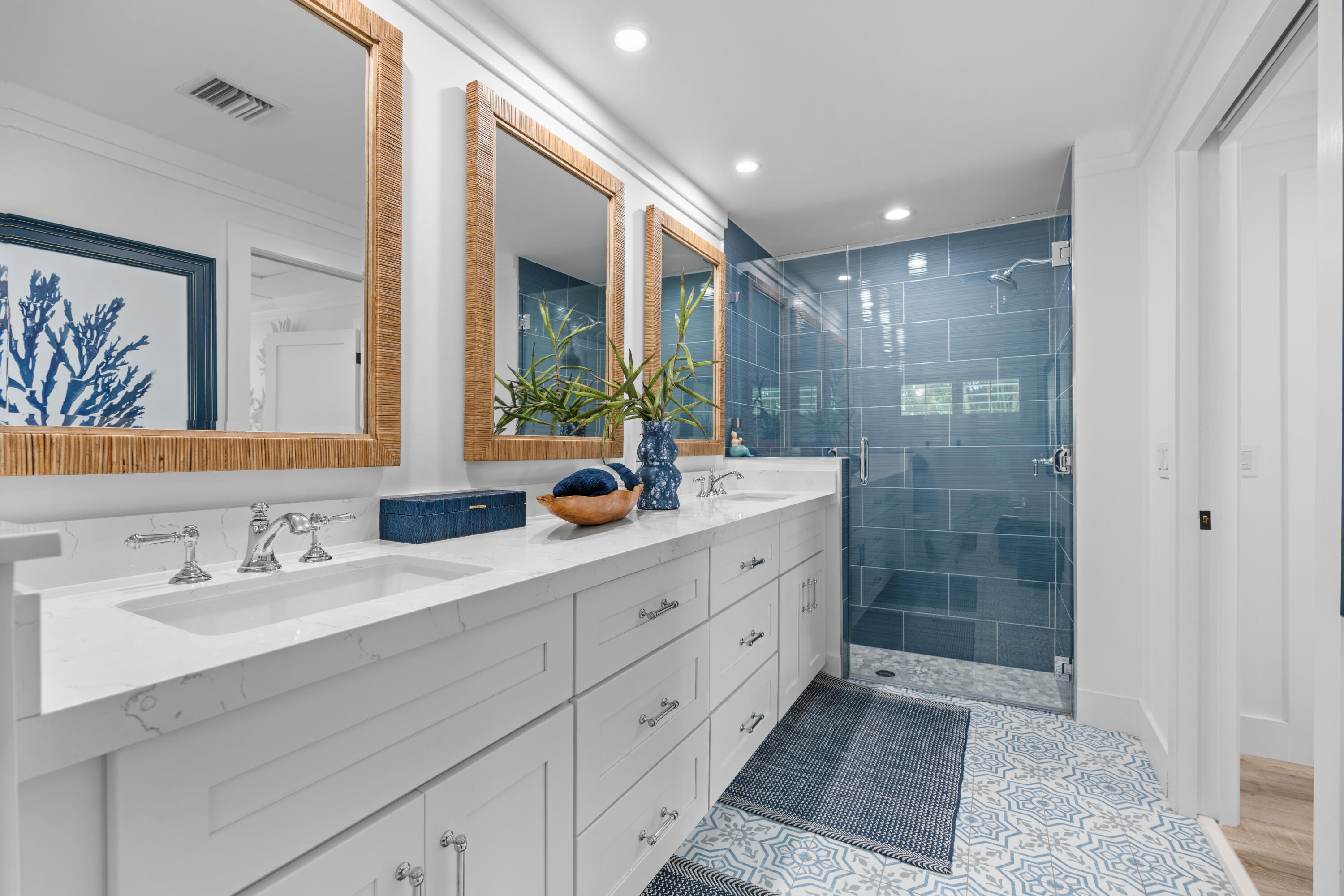 COUNTRY CLUB POINT - Residential