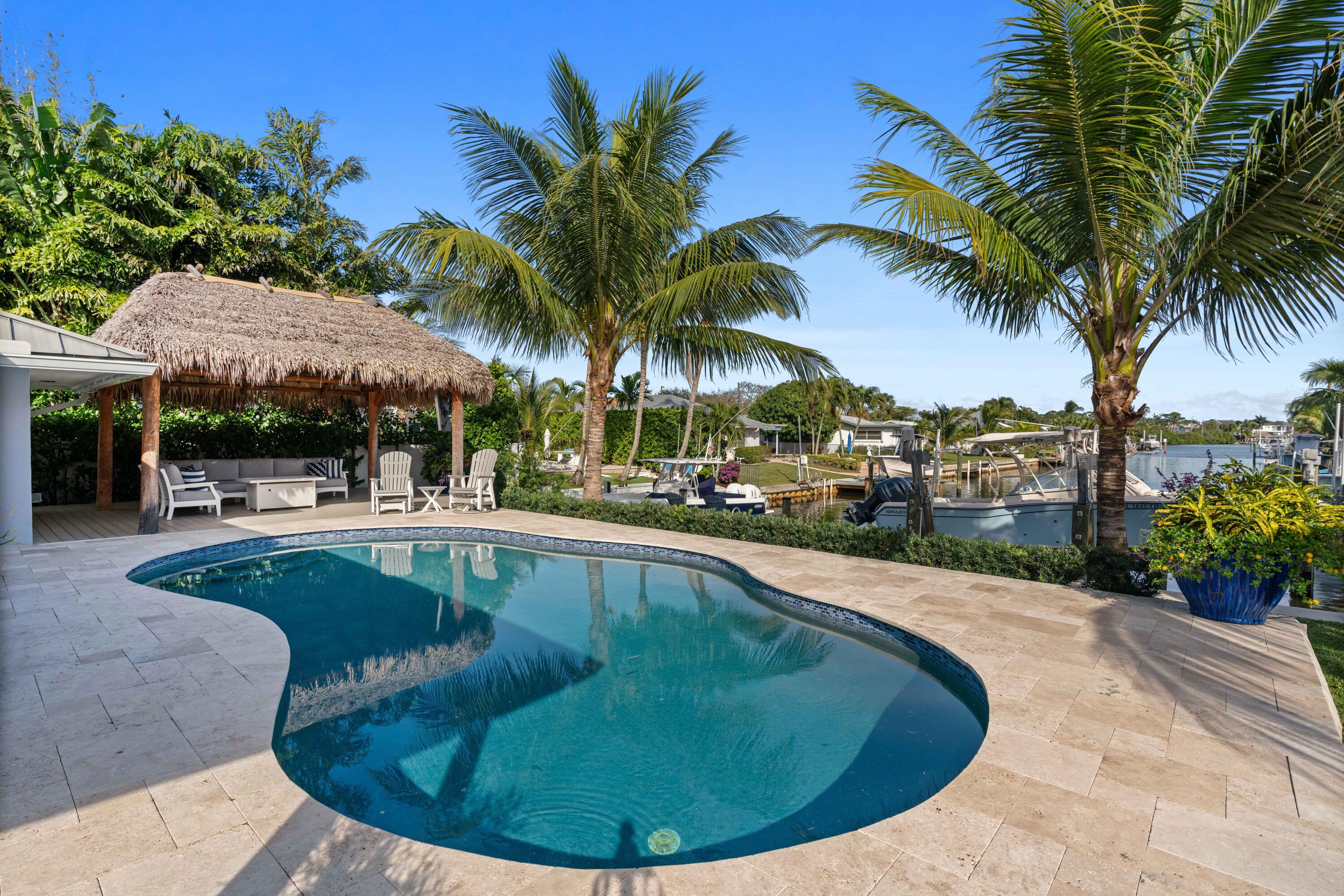 COUNTRY CLUB POINT - Residential