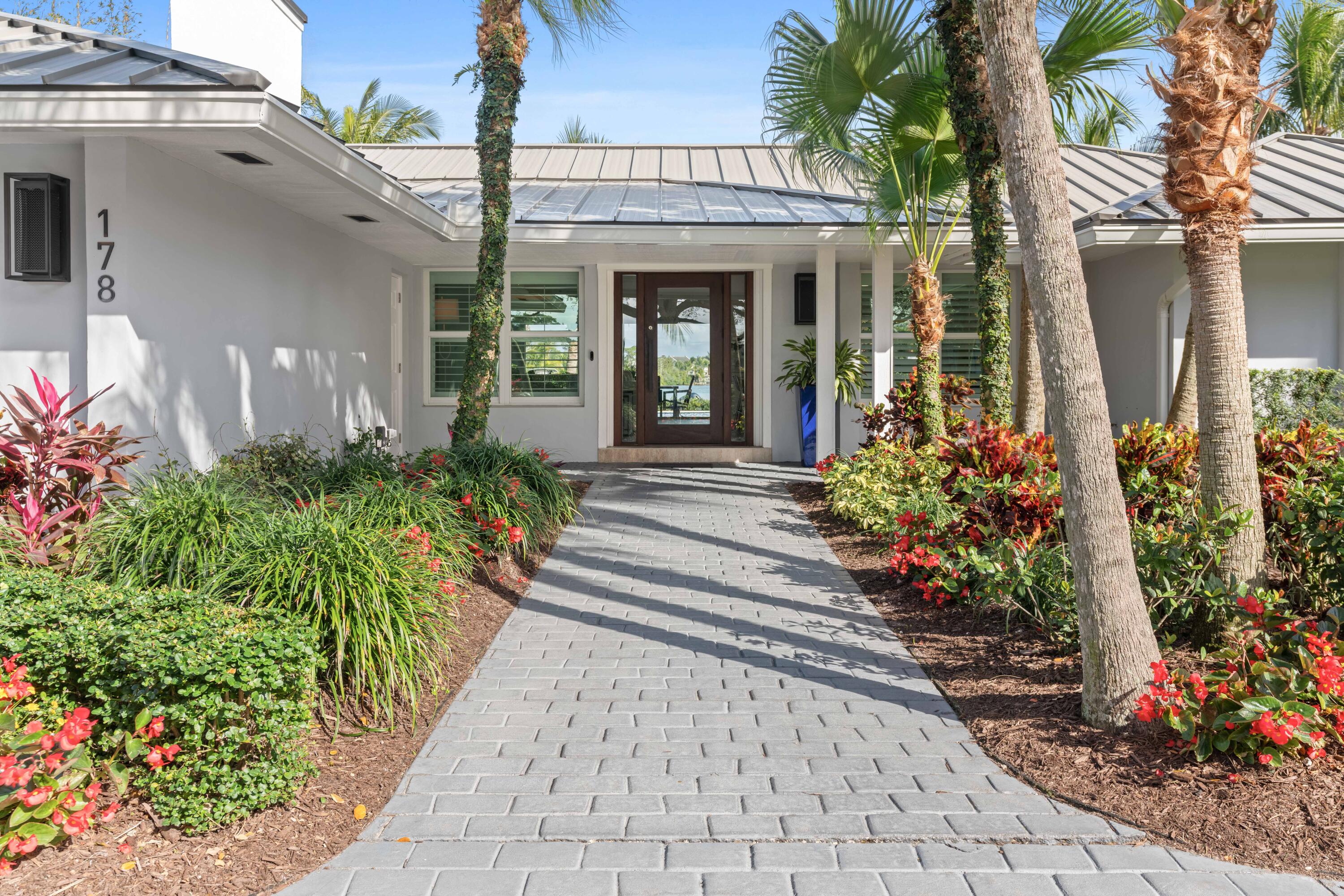 COUNTRY CLUB POINT - Residential