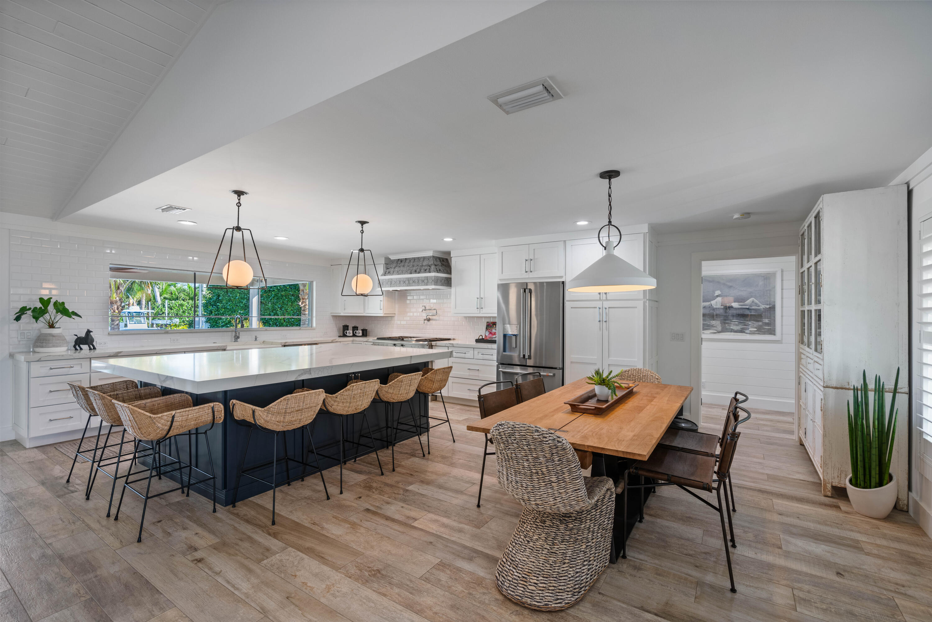 COUNTRY CLUB POINT - Residential