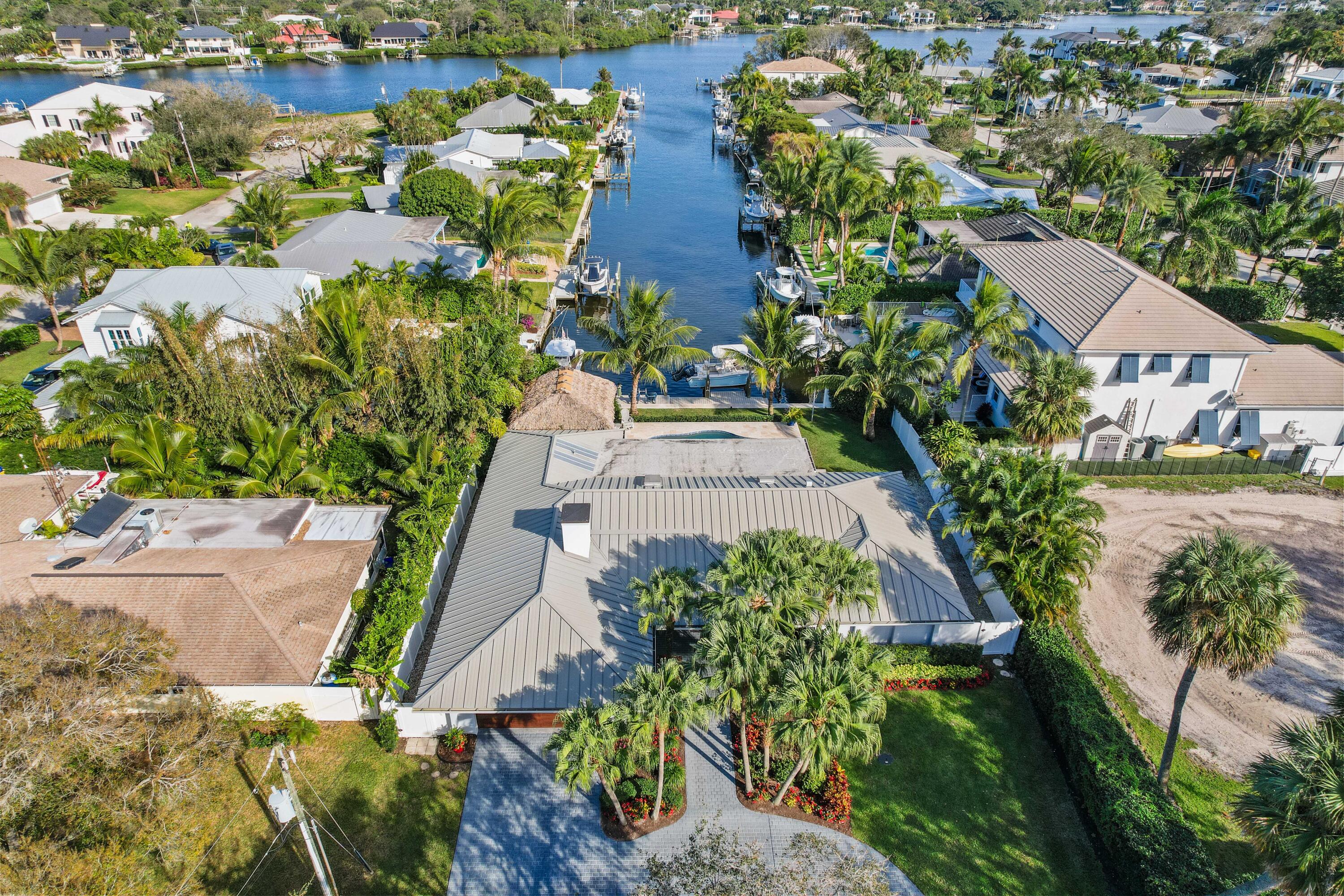 COUNTRY CLUB POINT - Residential