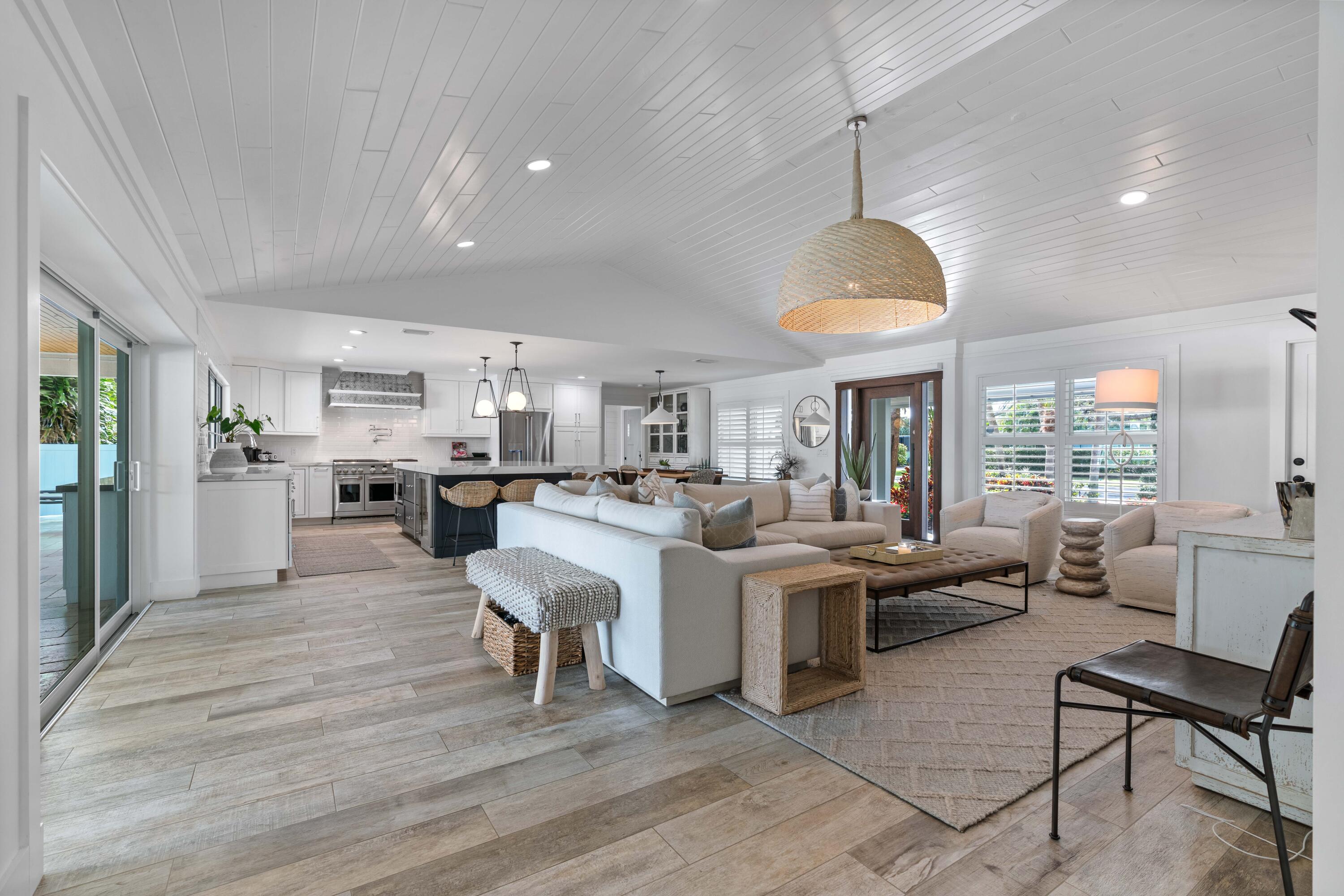 COUNTRY CLUB POINT - Residential