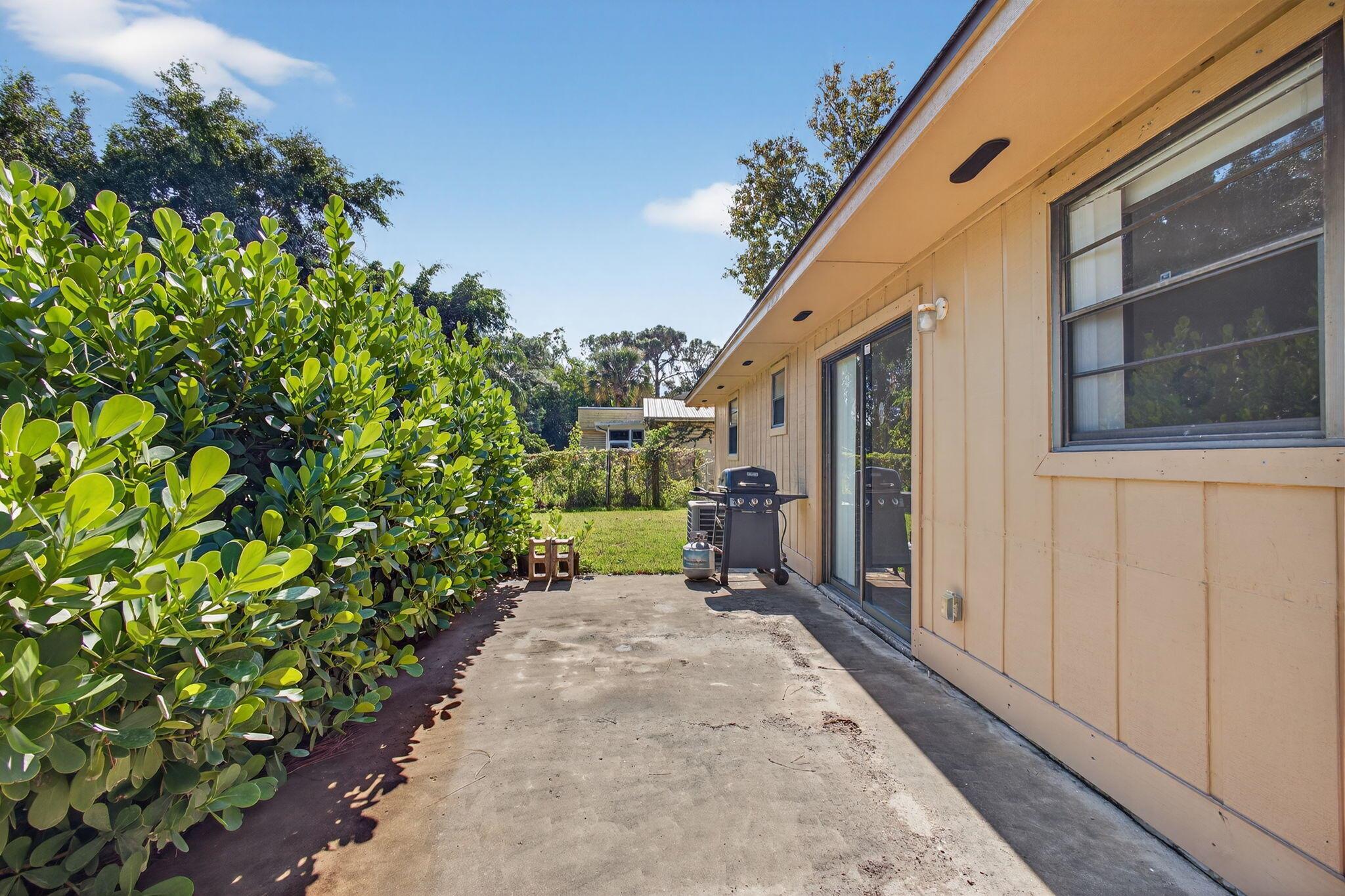 INDIAN RIVER ESTATES UNIT - Residential Lease