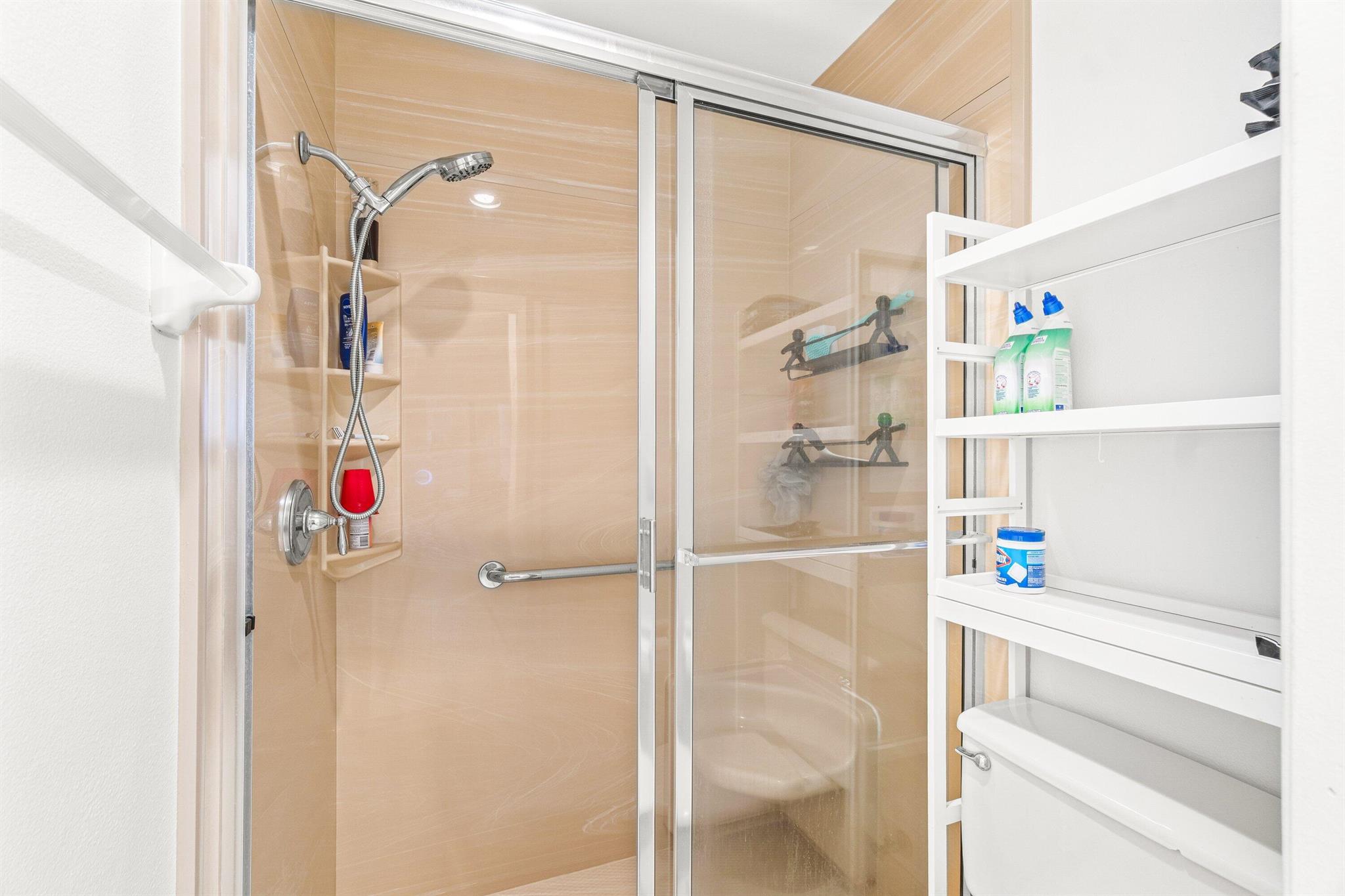 MEED RACQUET CLUB 4 - Residential