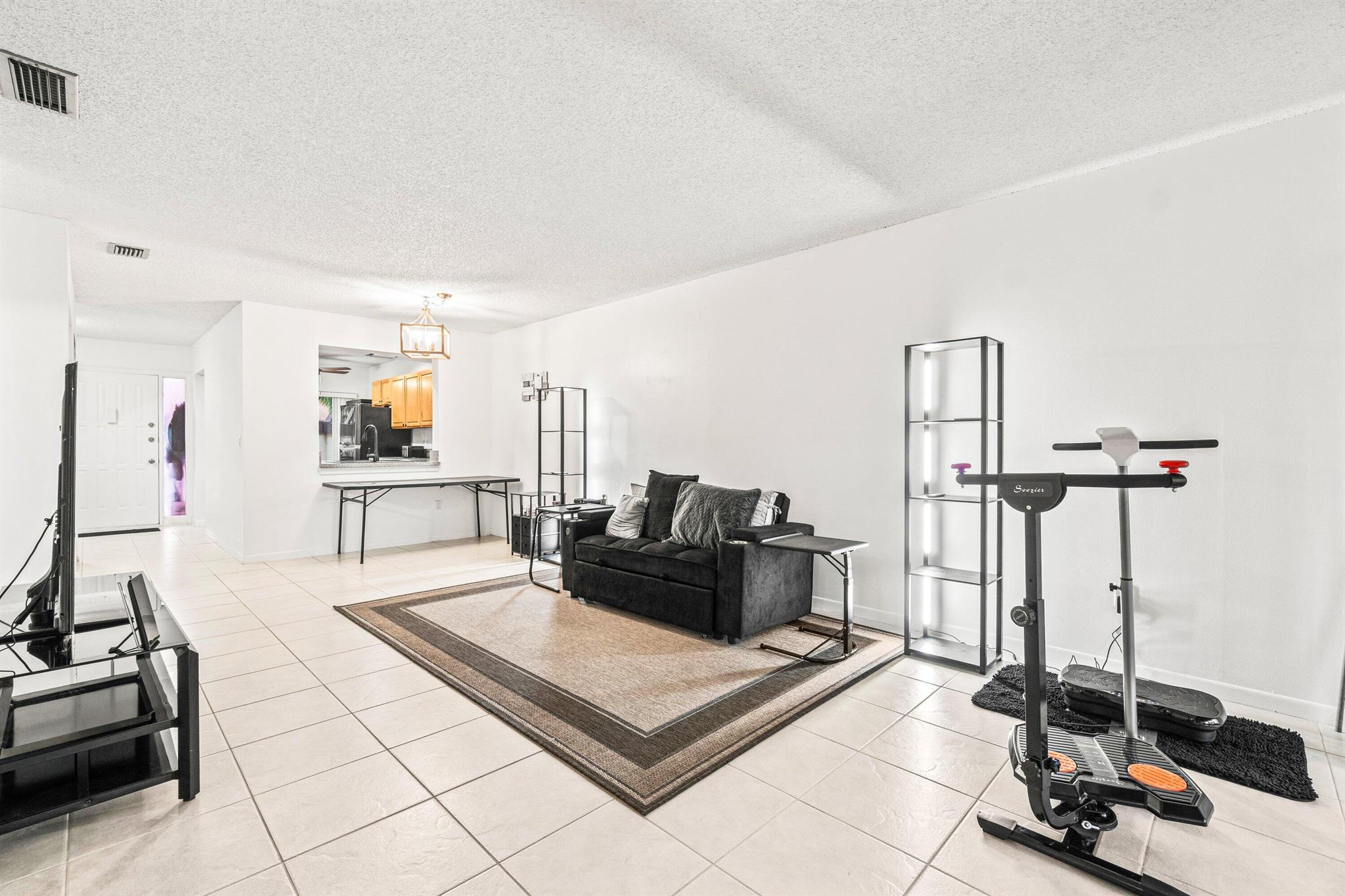 MEED RACQUET CLUB 4 - Residential