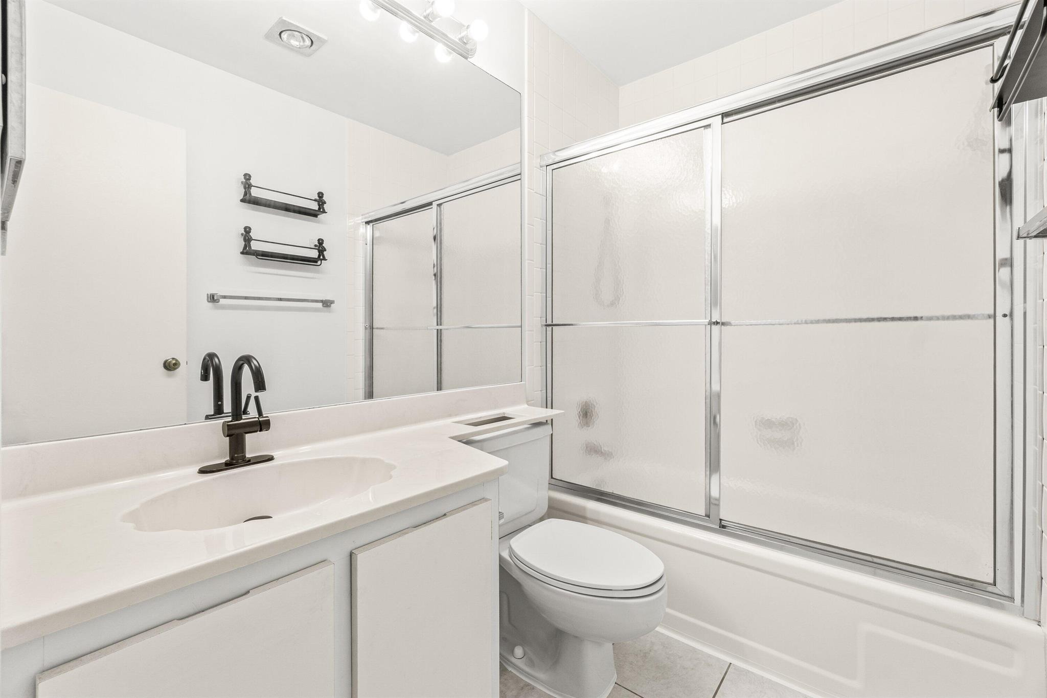 MEED RACQUET CLUB 4 - Residential