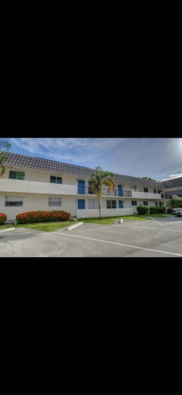 Location, Location, Location. Walk to the beautiful Boca inlet to swim or play on the beach. Walking distance to Mizner Par and all downtown restaurants and shops. Completely remodeled 2/2 with laundry in the unit. available in November.