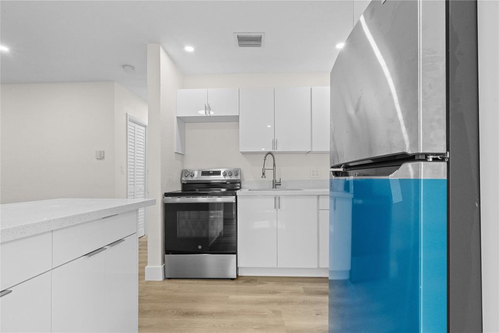 Photo of 2941 NW 11th Court, Fort Lauderdale, FL 33311 (MLS # B26028673)