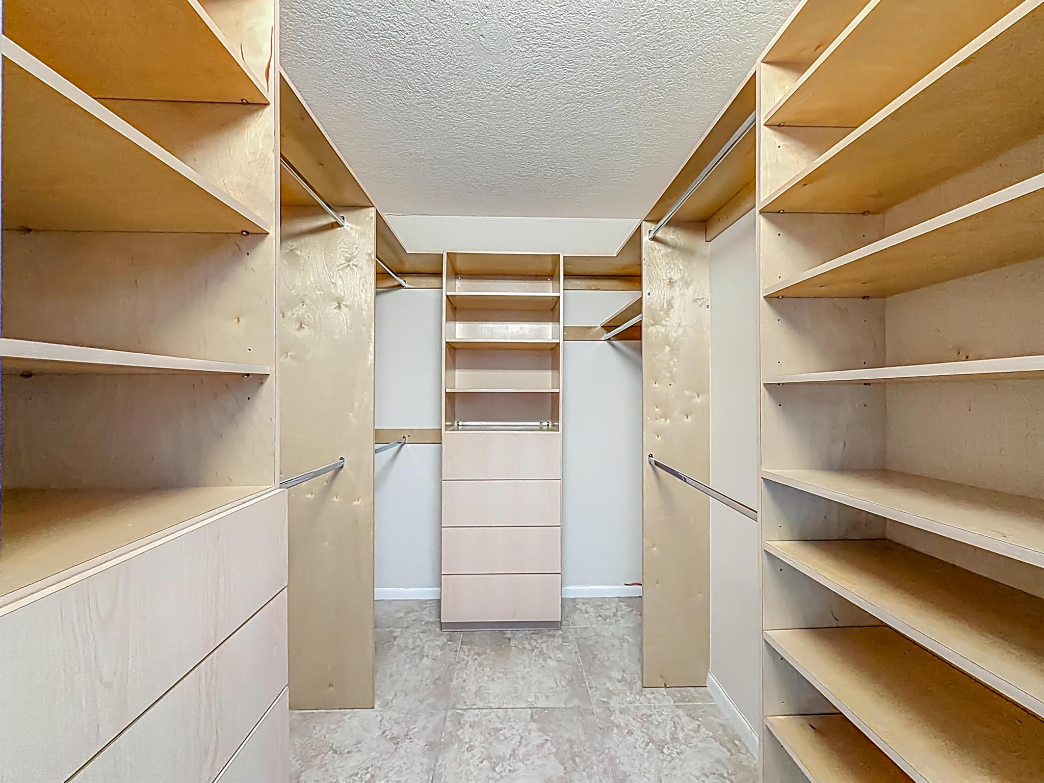 OAKRIDGE V CONDO - Residential