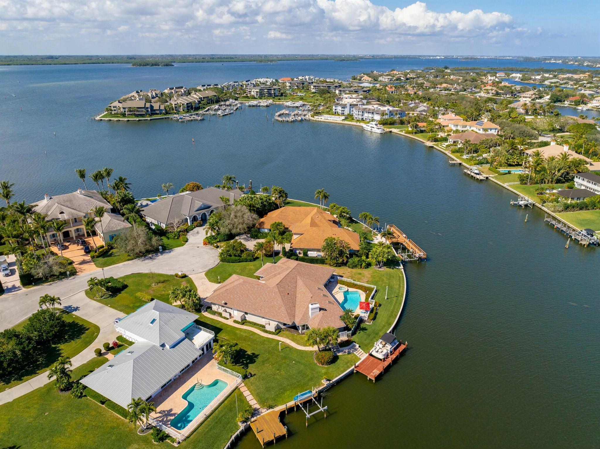 THE MOORINGS UNIT 2 - Residential