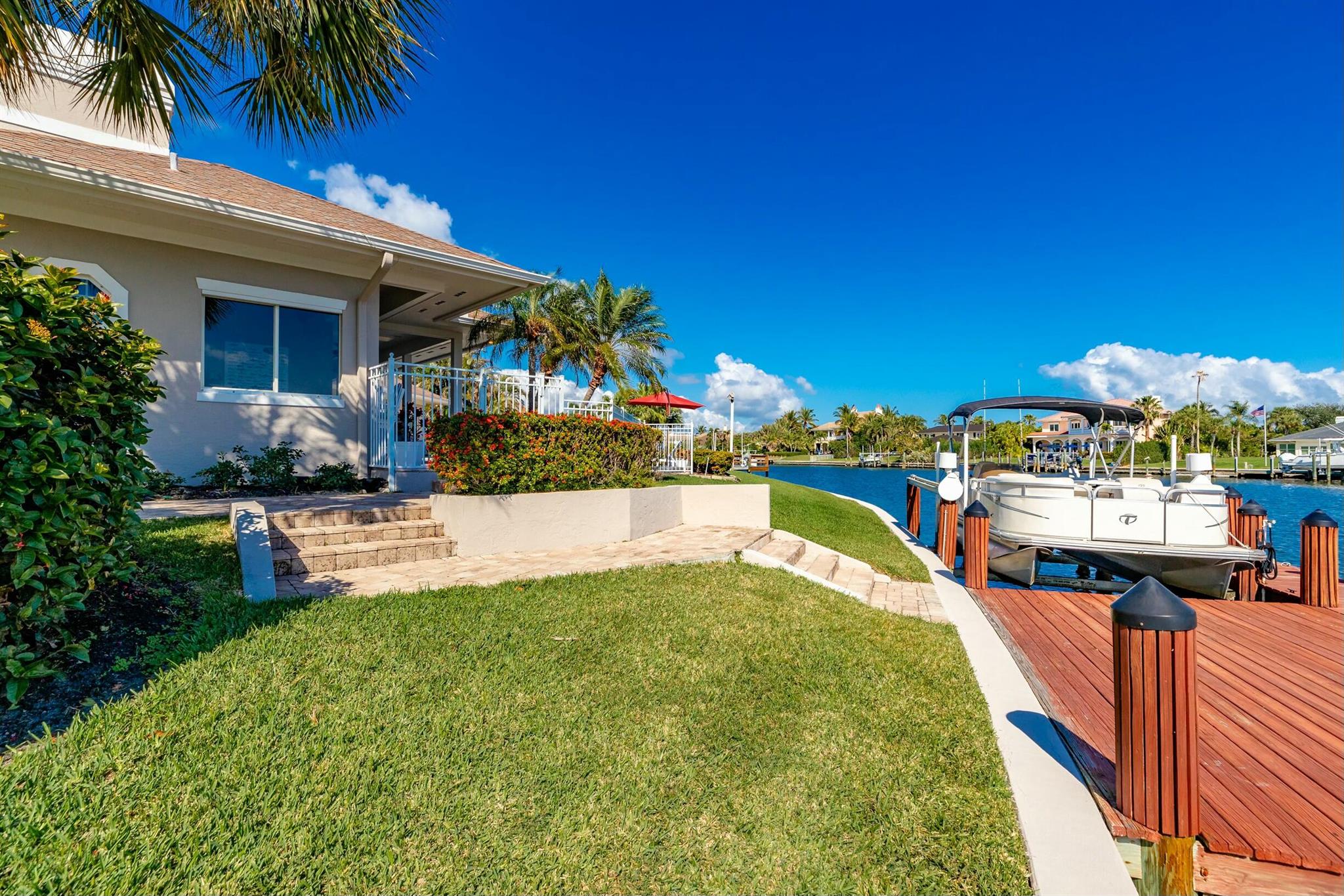 THE MOORINGS UNIT 2 - Residential