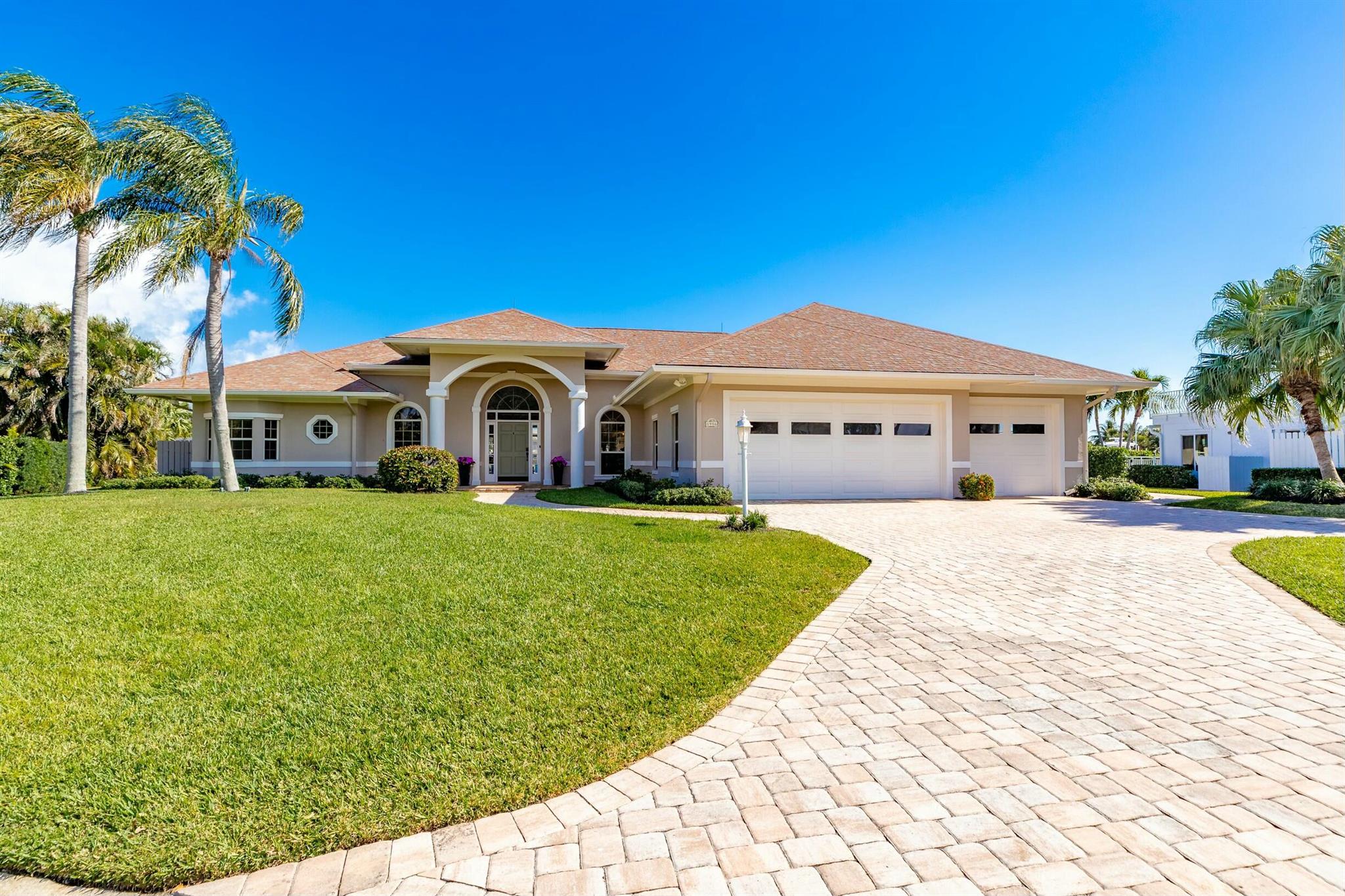 THE MOORINGS UNIT 2 - Residential