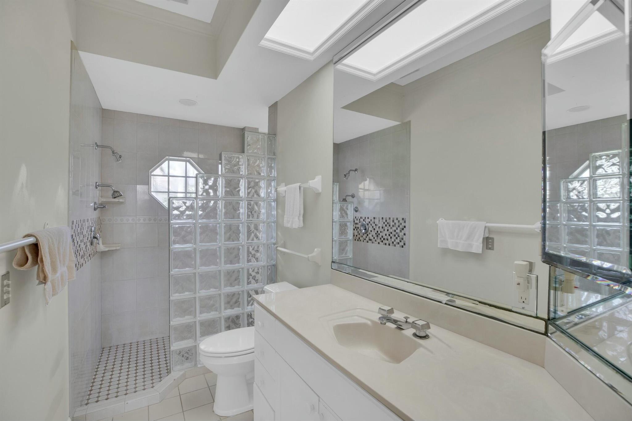 THE MOORINGS UNIT 2 - Residential