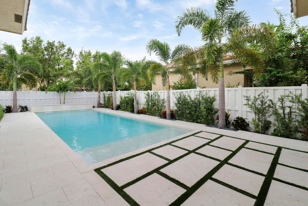 Photo of 110 Galway Lane, Jupiter, FL 33458 (MLS # R11013581)