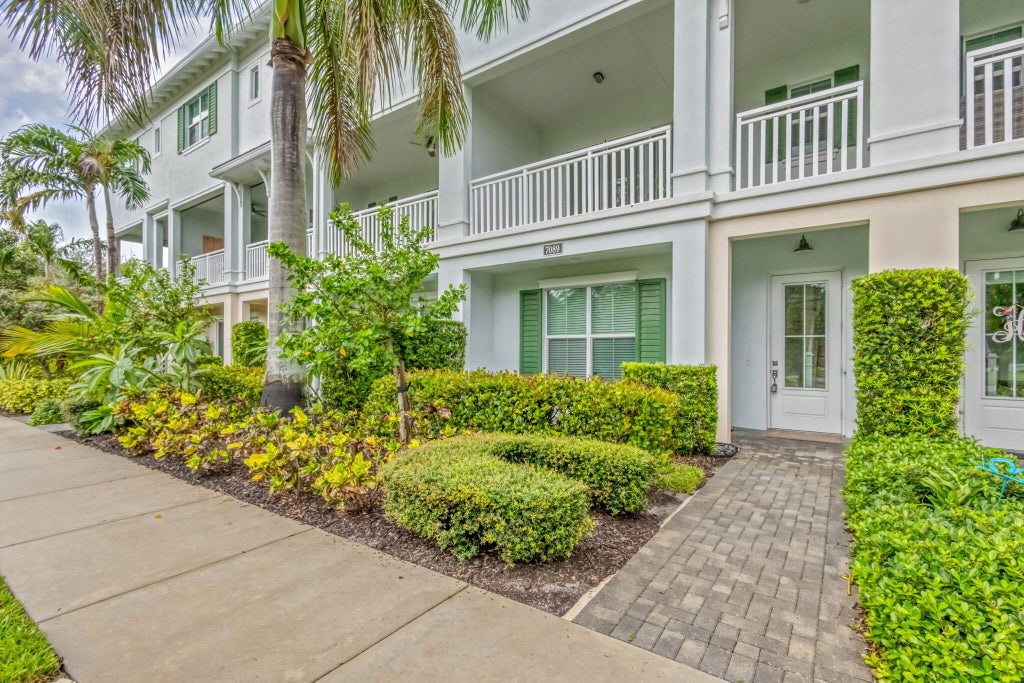 Photo of 7089 Edison Place, Palm Beach Gardens, FL 33418 (MLS # B26041742)