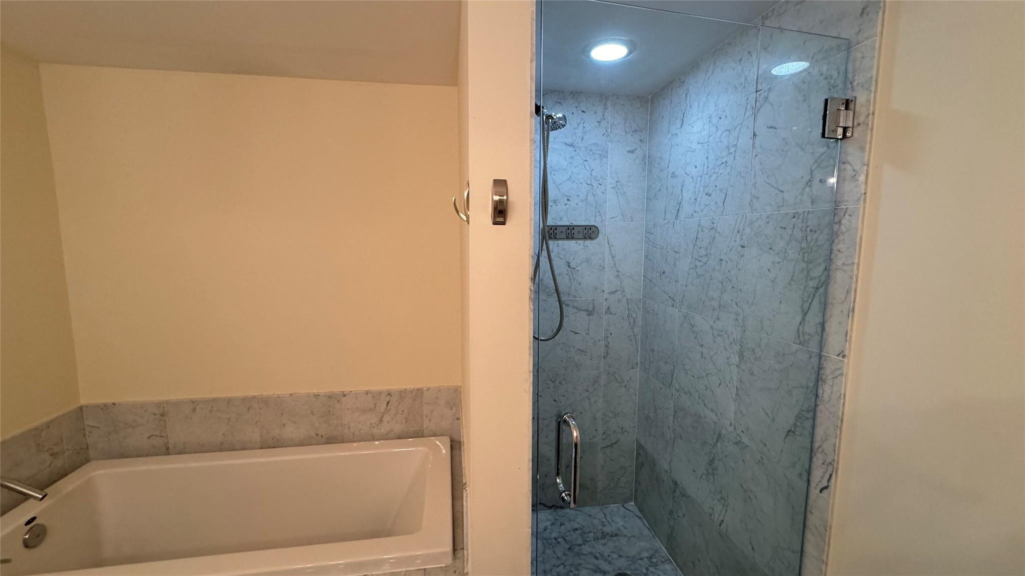 VIZCAYNE SOUTH CONDO - Residential