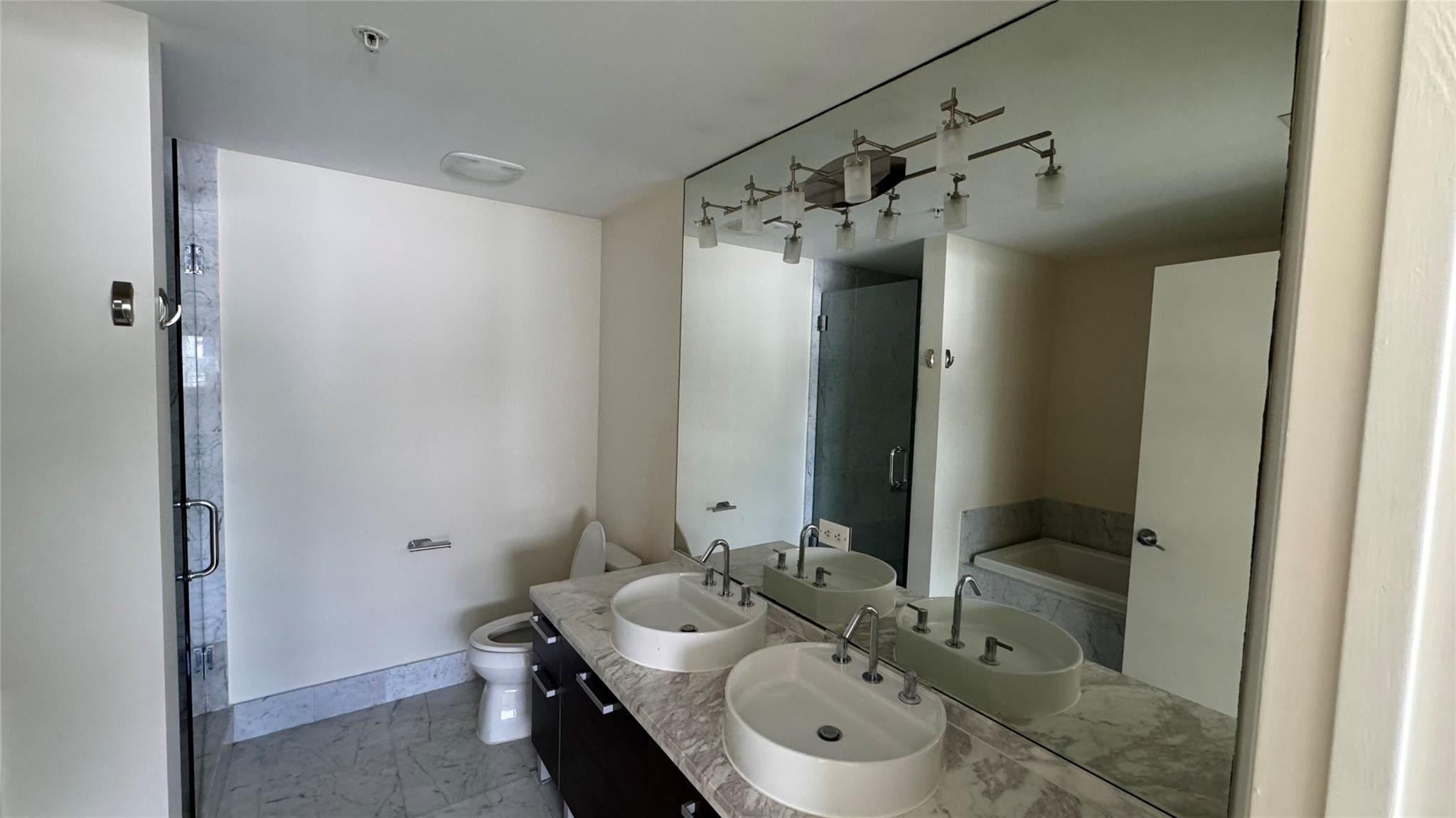 VIZCAYNE SOUTH CONDO - Residential