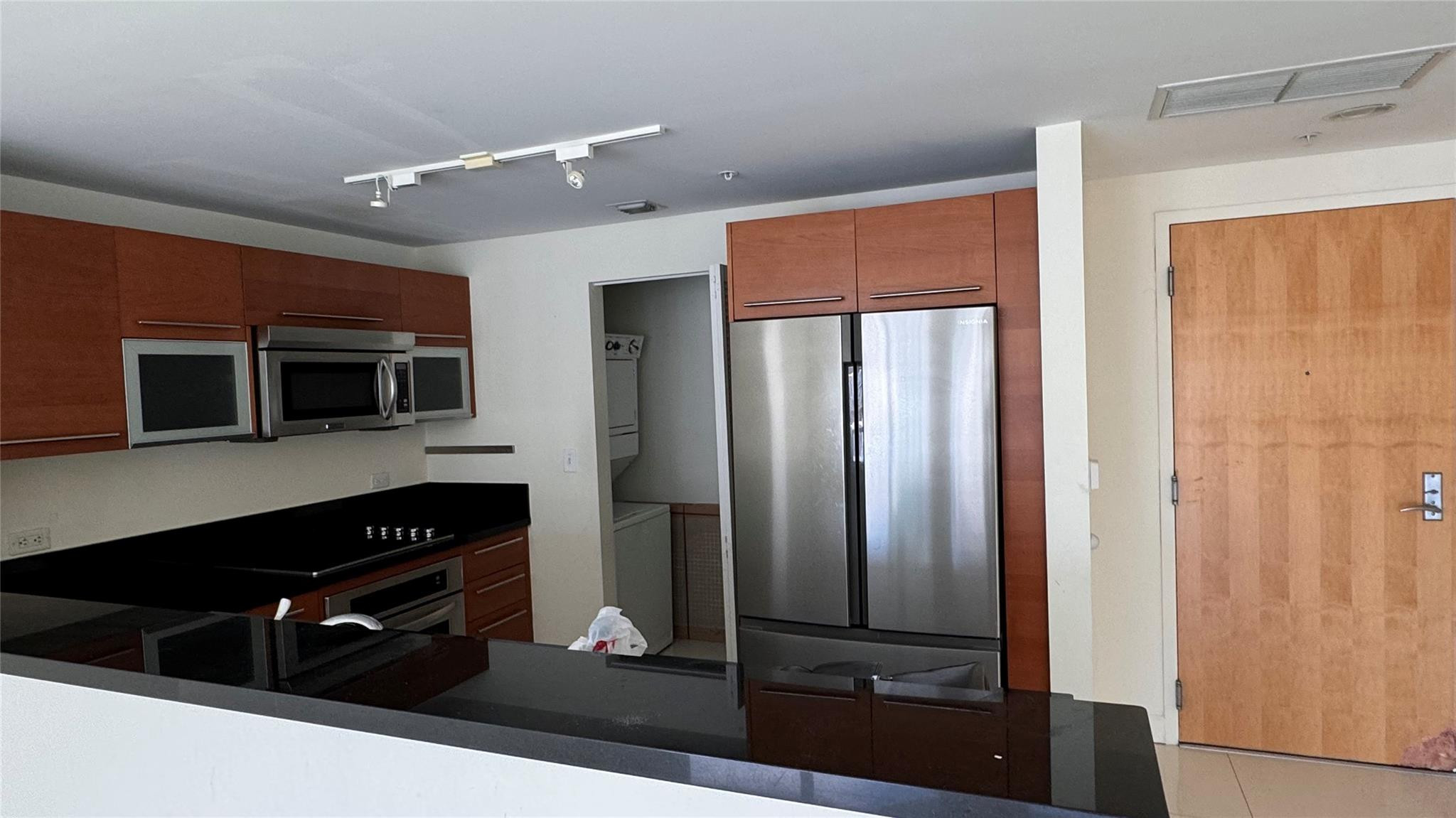 VIZCAYNE SOUTH CONDO - Residential