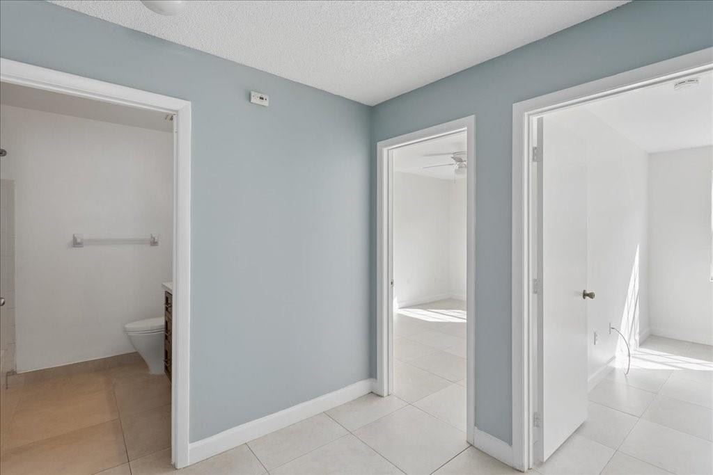 Towngate 156-11 B - Residential Lease