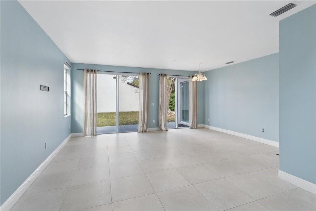 Towngate 156-11 B - Residential Lease