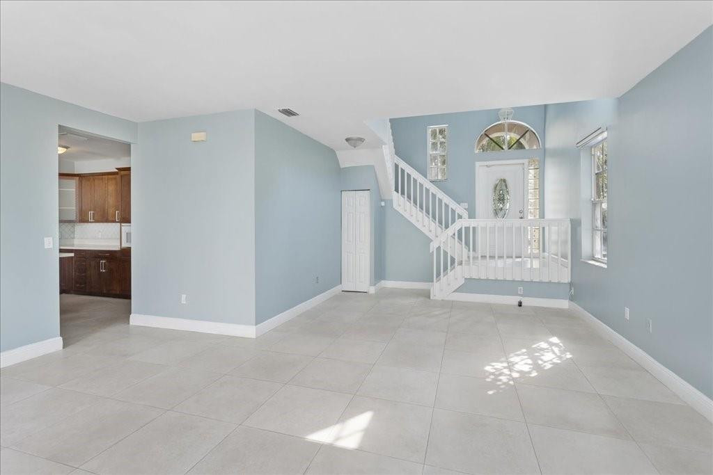 Towngate 156-11 B - Residential Lease