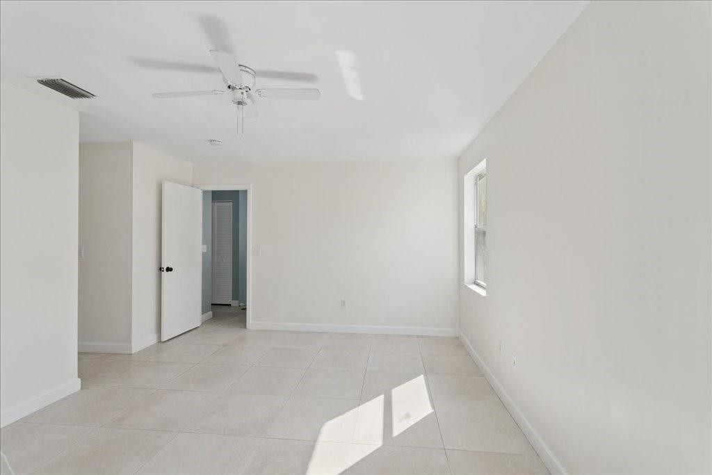 Towngate 156-11 B - Residential Lease