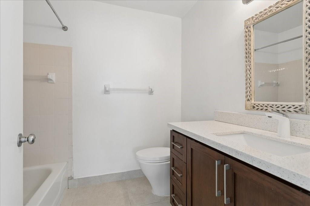 Towngate 156-11 B - Residential Lease