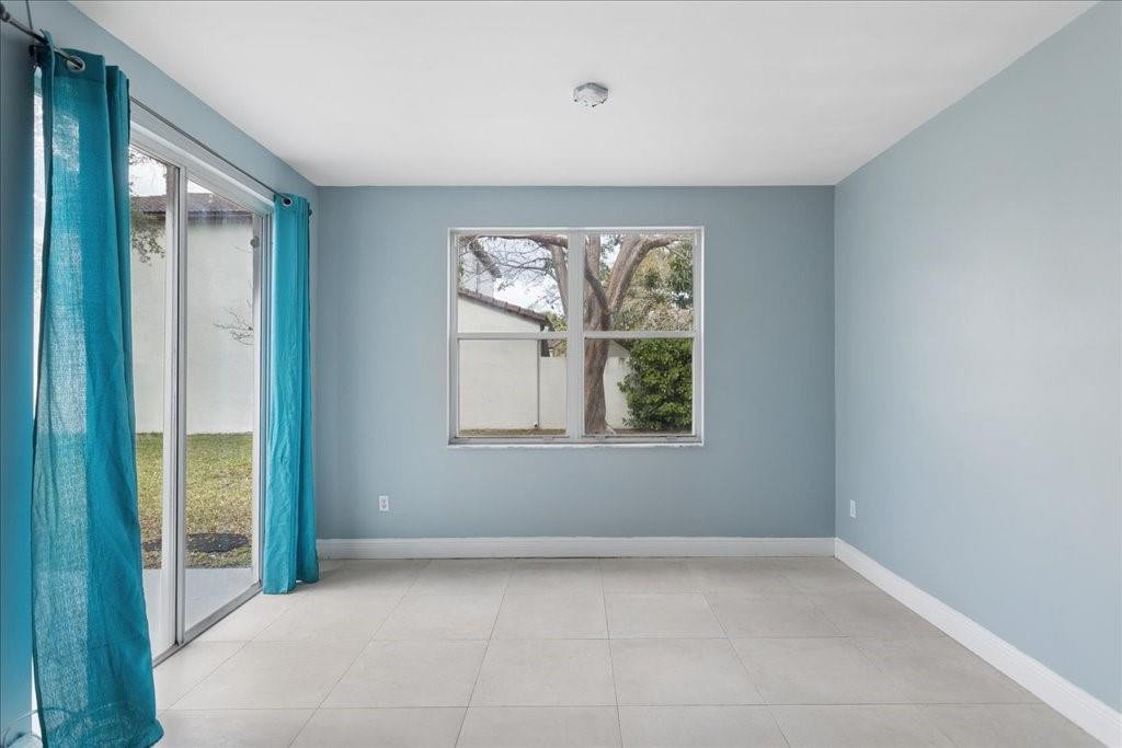 Towngate 156-11 B - Residential Lease