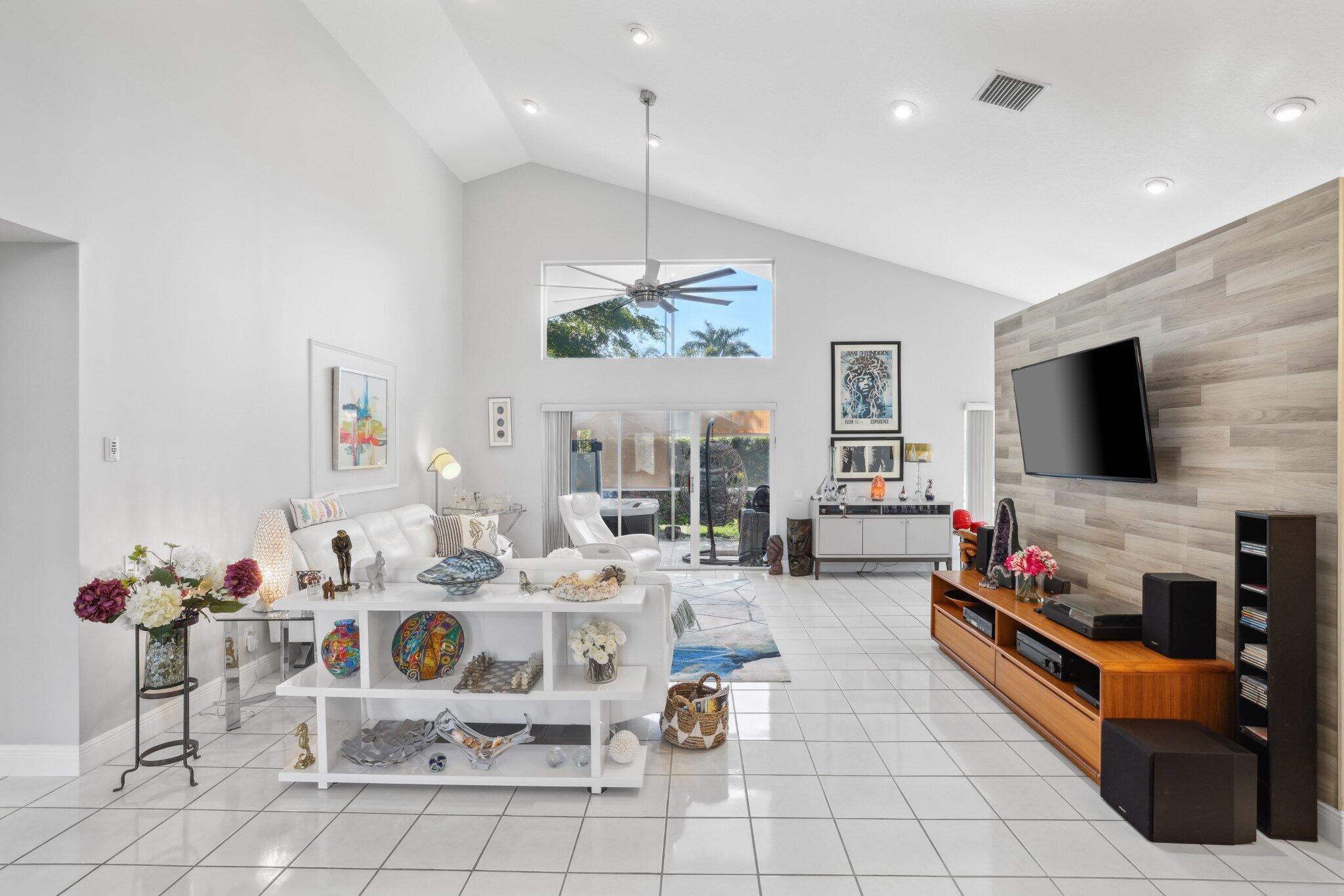 6007 Golf Villas Drive