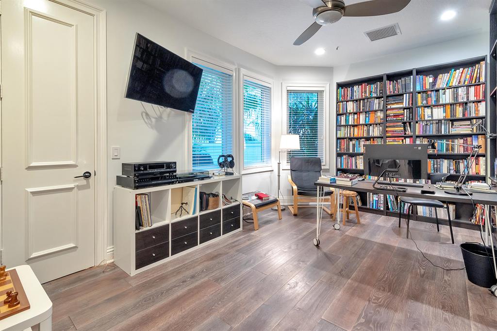 LAKE ROGERS ISLE UNIT E - Residential