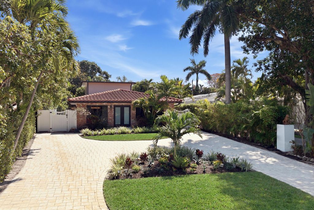 Photo of 702 S Atlantic Drive, Lantana, FL 33462 (MLS # B26012657)