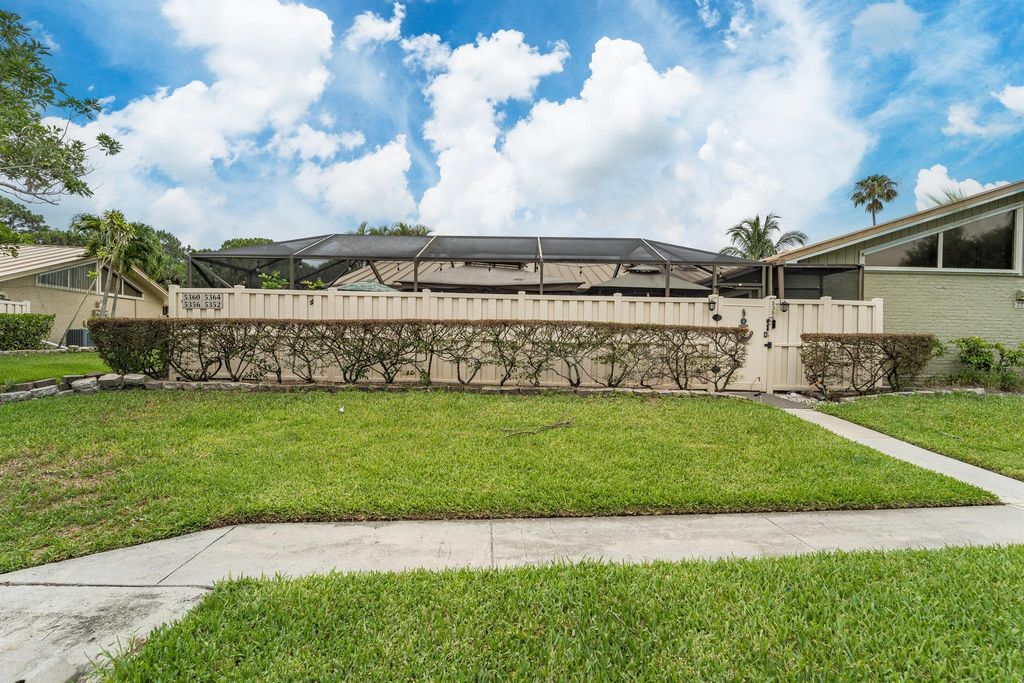 Photo of 5356 Eagle Lake Drive, Palm Beach Gardens, FL 33418 (MLS # R11009899)