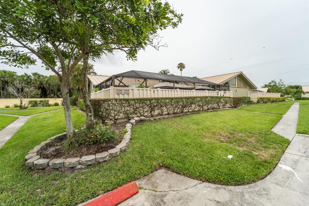 Photo of 5356 Eagle Lake Drive, Palm Beach Gardens, FL 33418 (MLS # R11009899)