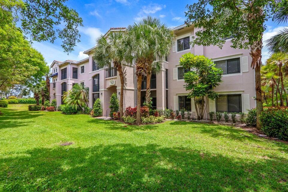 San Matera at The Gardens - Beautiful resort-style 2 bedroom condo featuring luxury vinyl flooring throughout and stainless steel appliances. Enjoy exceptional amenities including a resort-style pool, fitness center, sauna, steam room, pickleball, and tennis. Perfectly located just minutes from world-class shopping, restaurants, and pristine beaches. Experience the ultimate in comfort and convenience in the heart of Palm Beach Gardens!