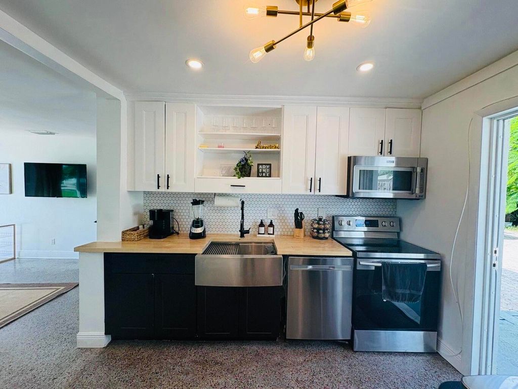 Photo of 2711 NE 11th Terrace, Lighthouse Point, FL 33064 (MLS # R11165718)