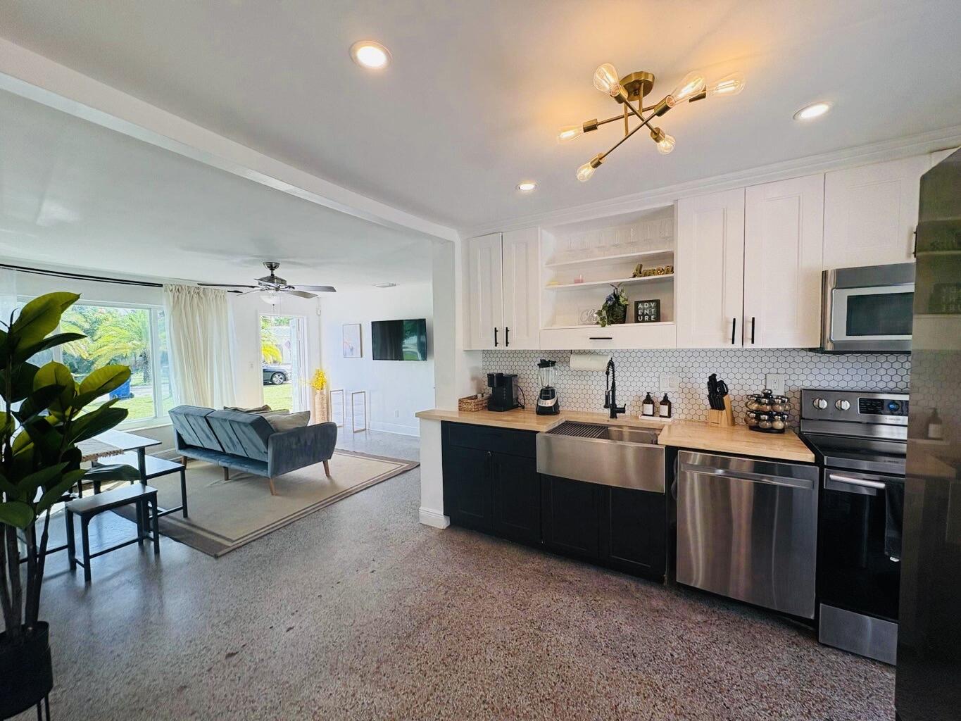 2711 NE 11th Terrace