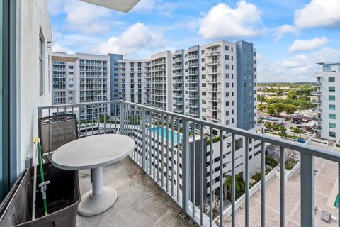 Tiny photo for 140 S Dixie Highway #1022, Hollywood, FL 33020 (MLS # B26013013)