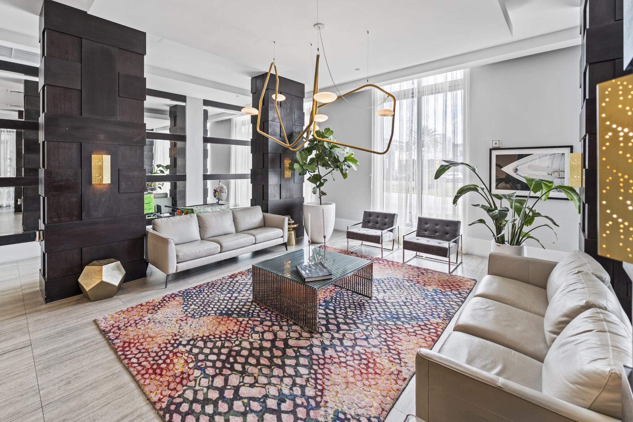 HOLLYWOOD STATION RES CONDO - Residential